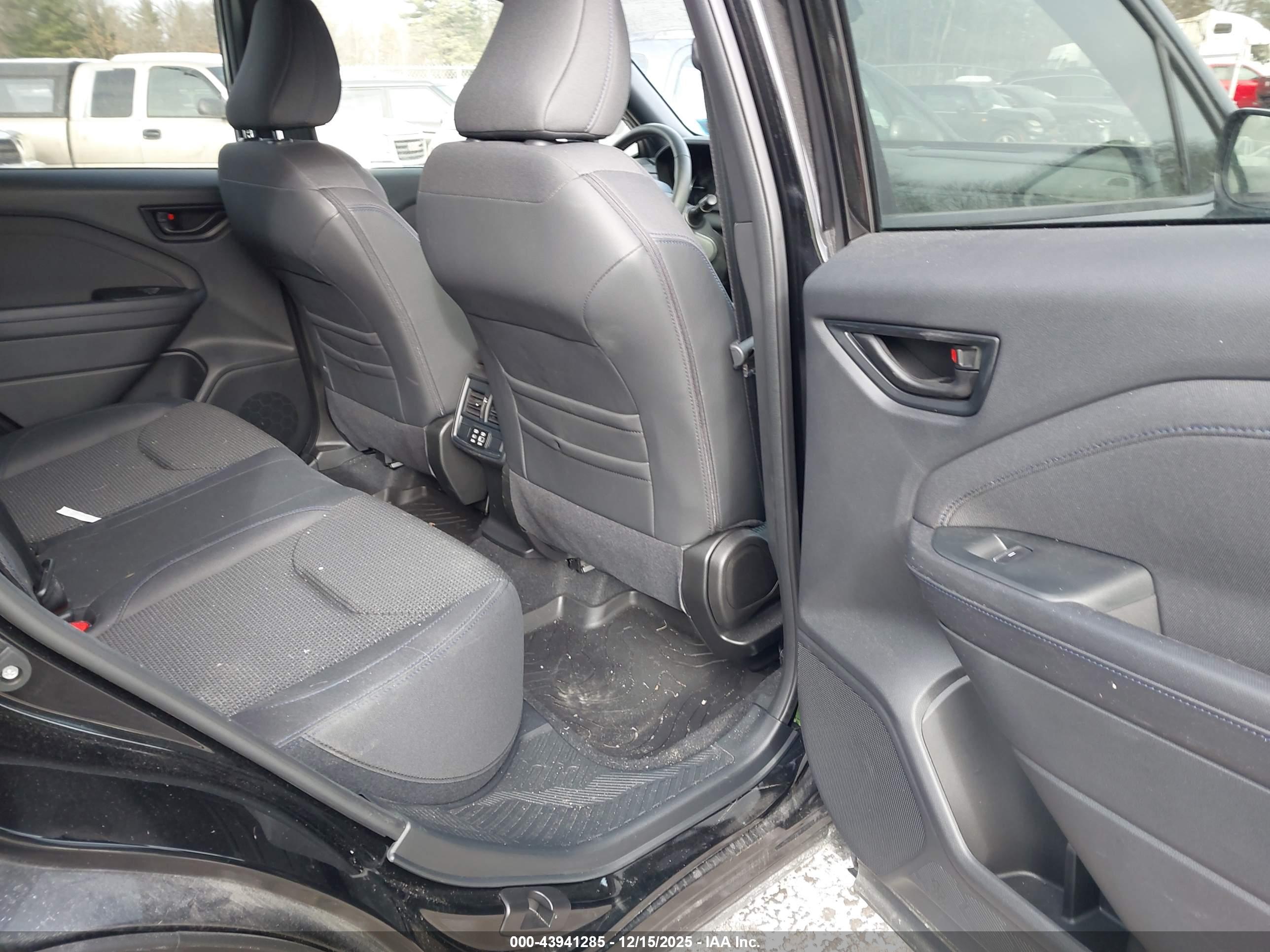 SUBARU FORESTER image 8