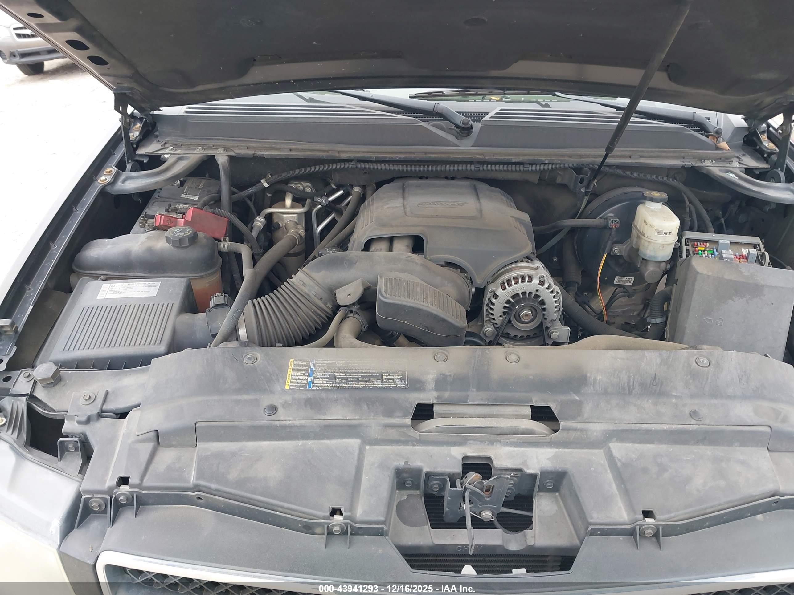 CHEVROLET TAHOE image 10