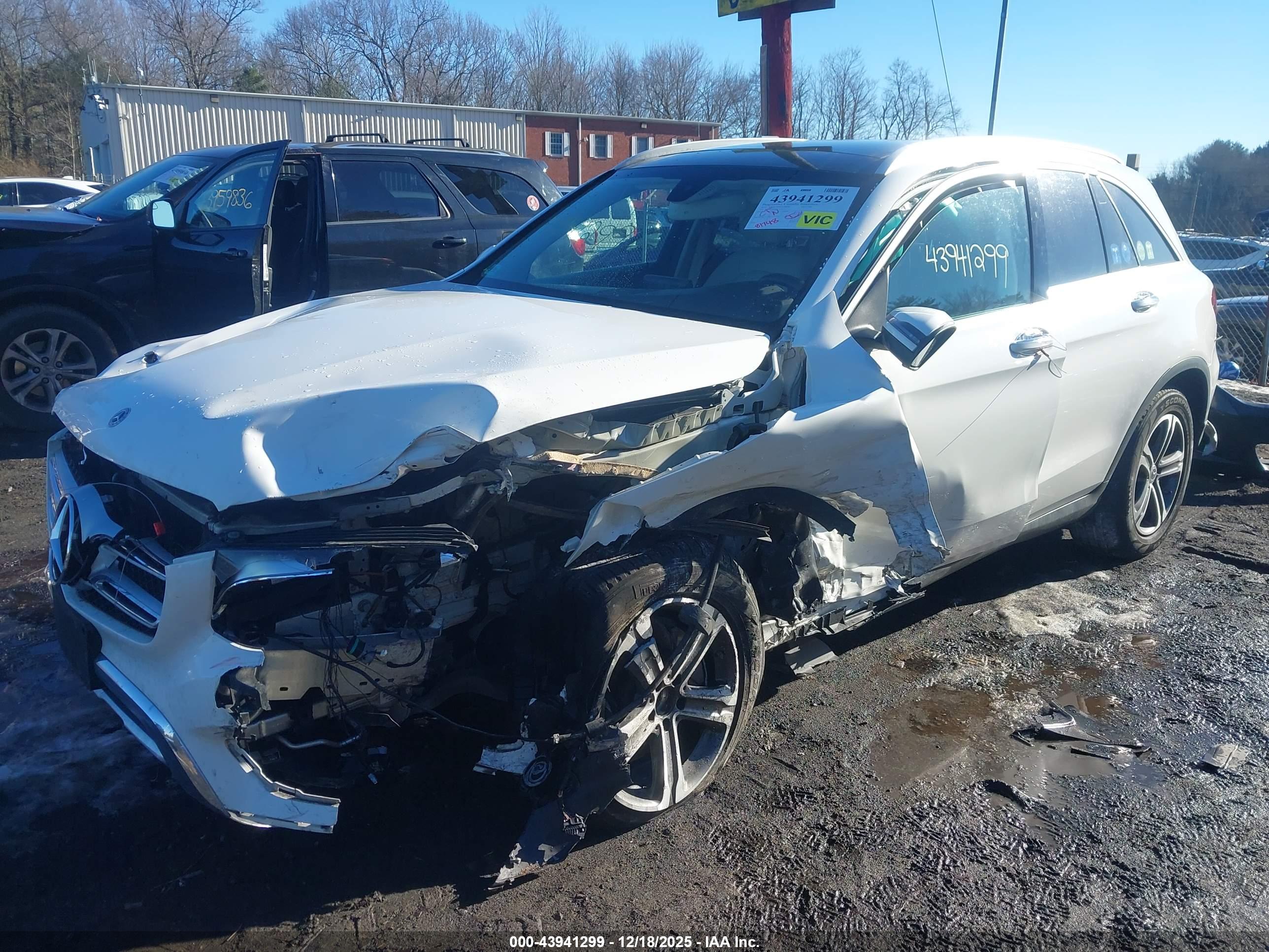 MERCEDES-BENZ GLC image 2