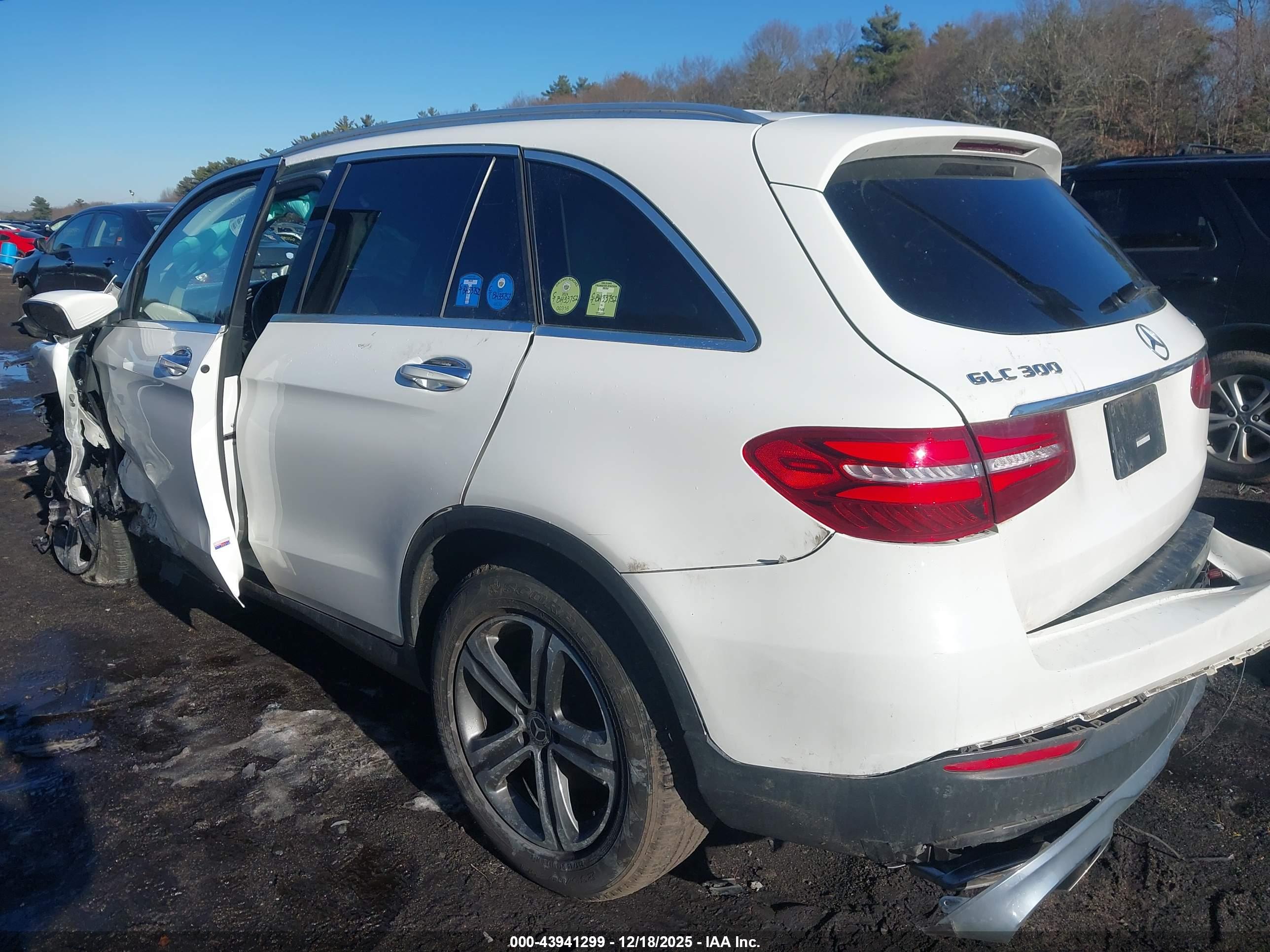 MERCEDES-BENZ GLC image 3