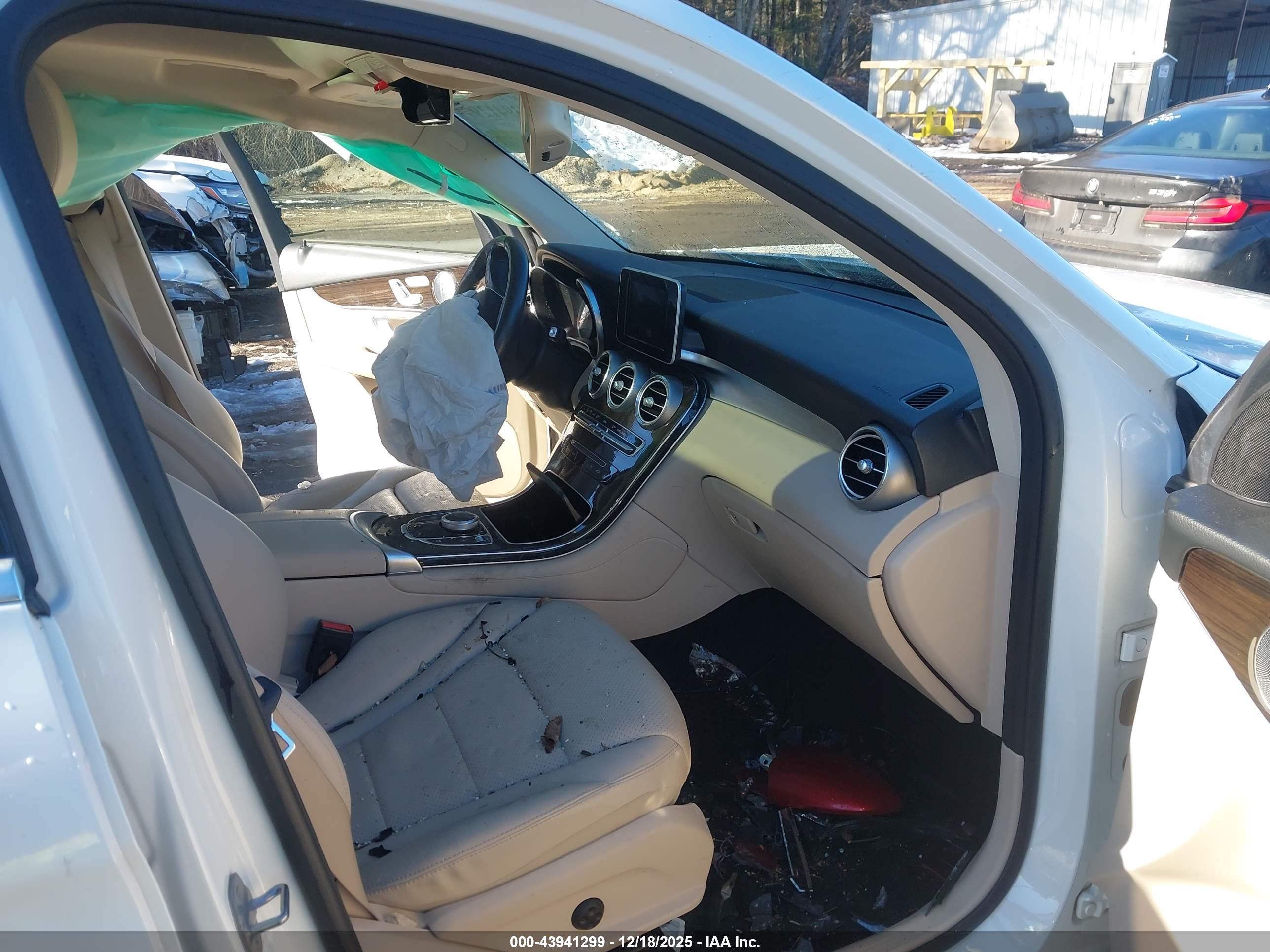 MERCEDES-BENZ GLC image 5