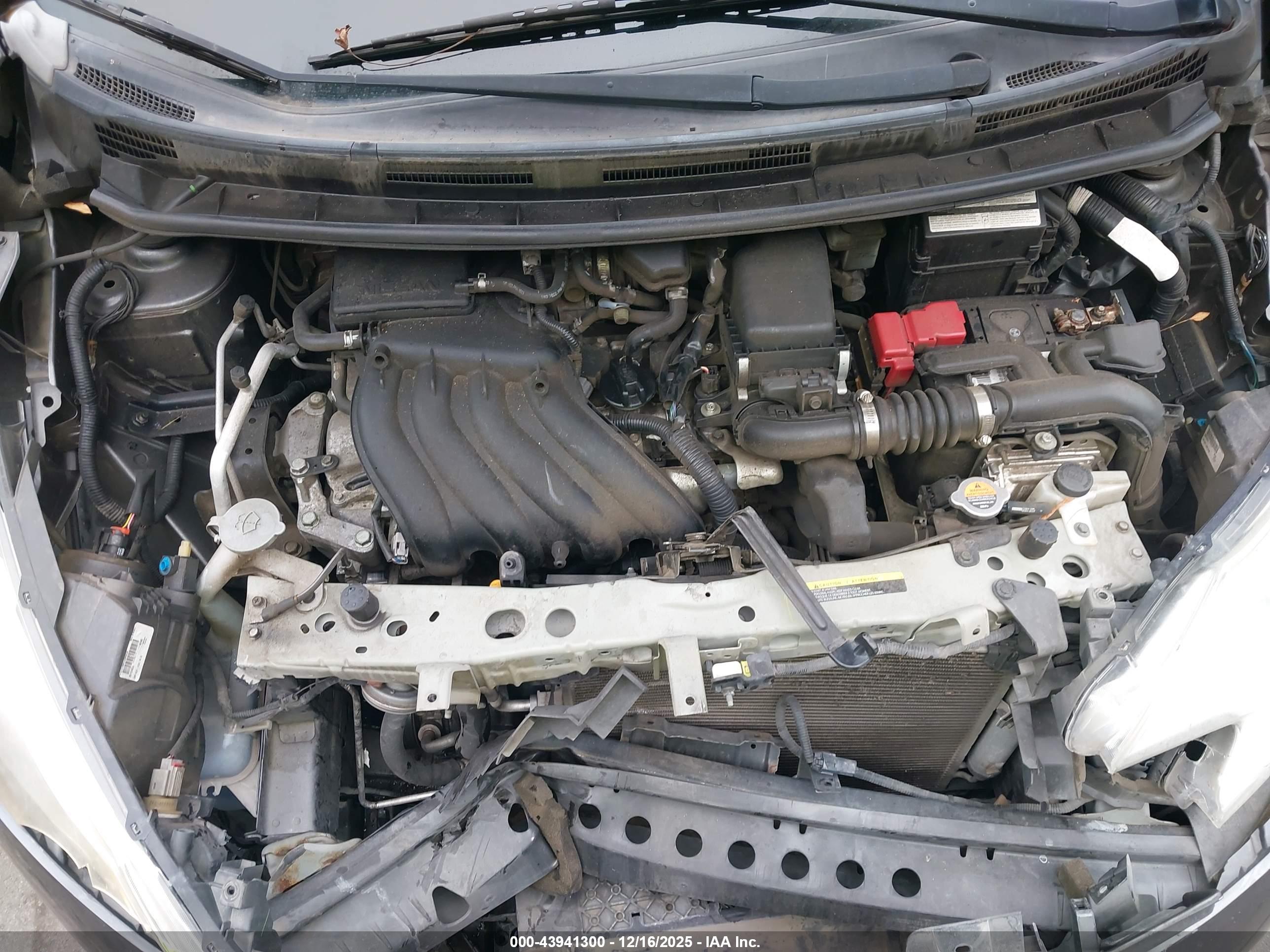 NISSAN VERSA image 10