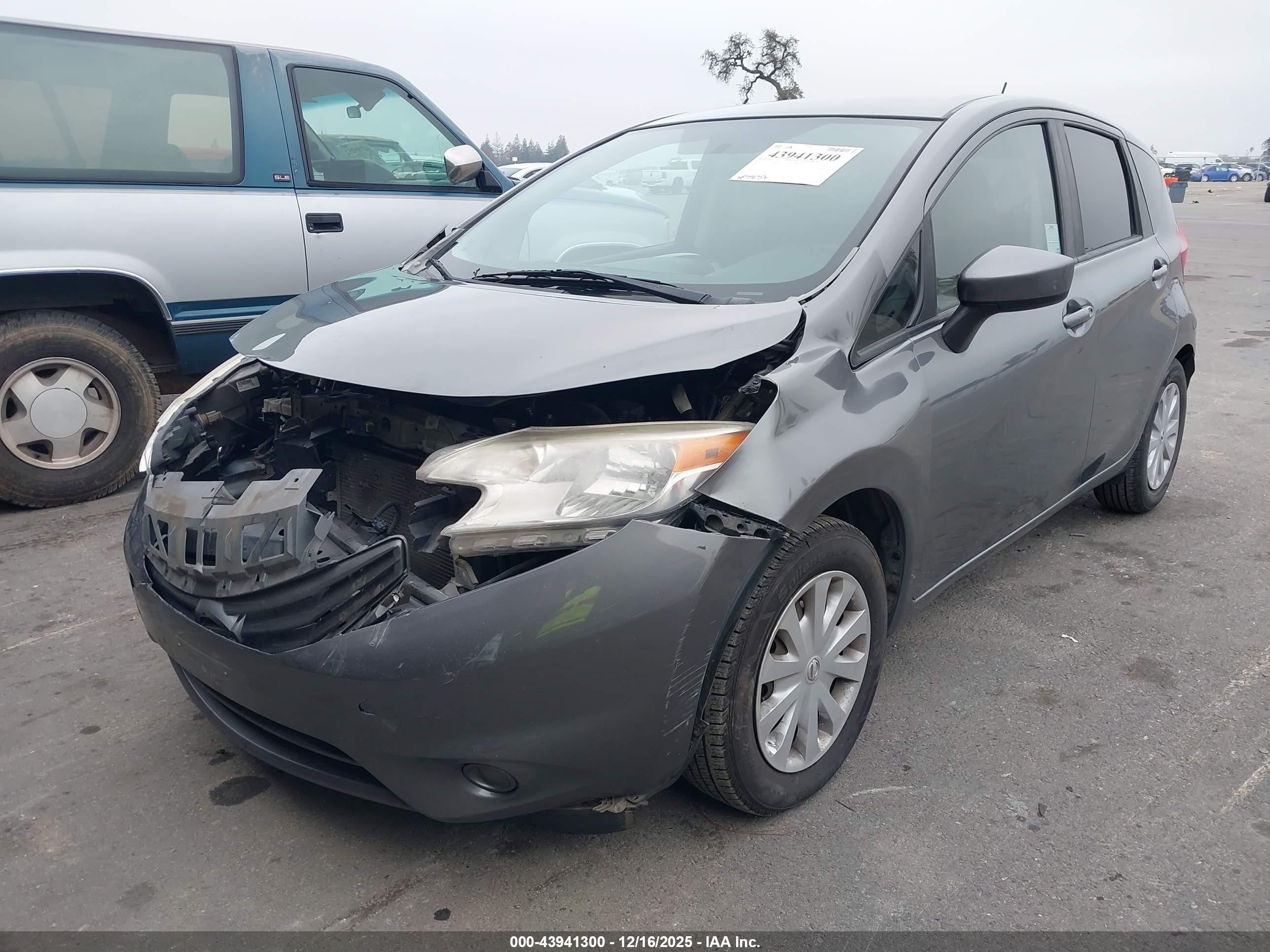 NISSAN VERSA image 2
