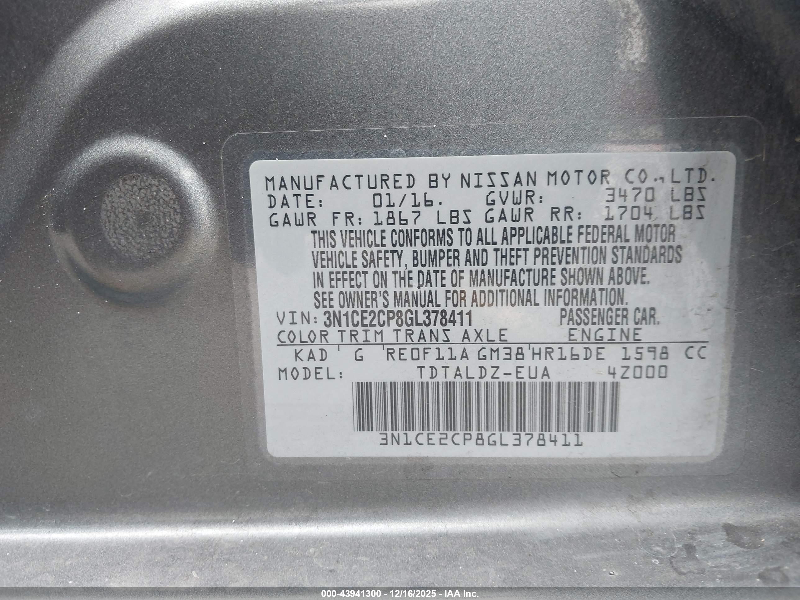 NISSAN VERSA image 9