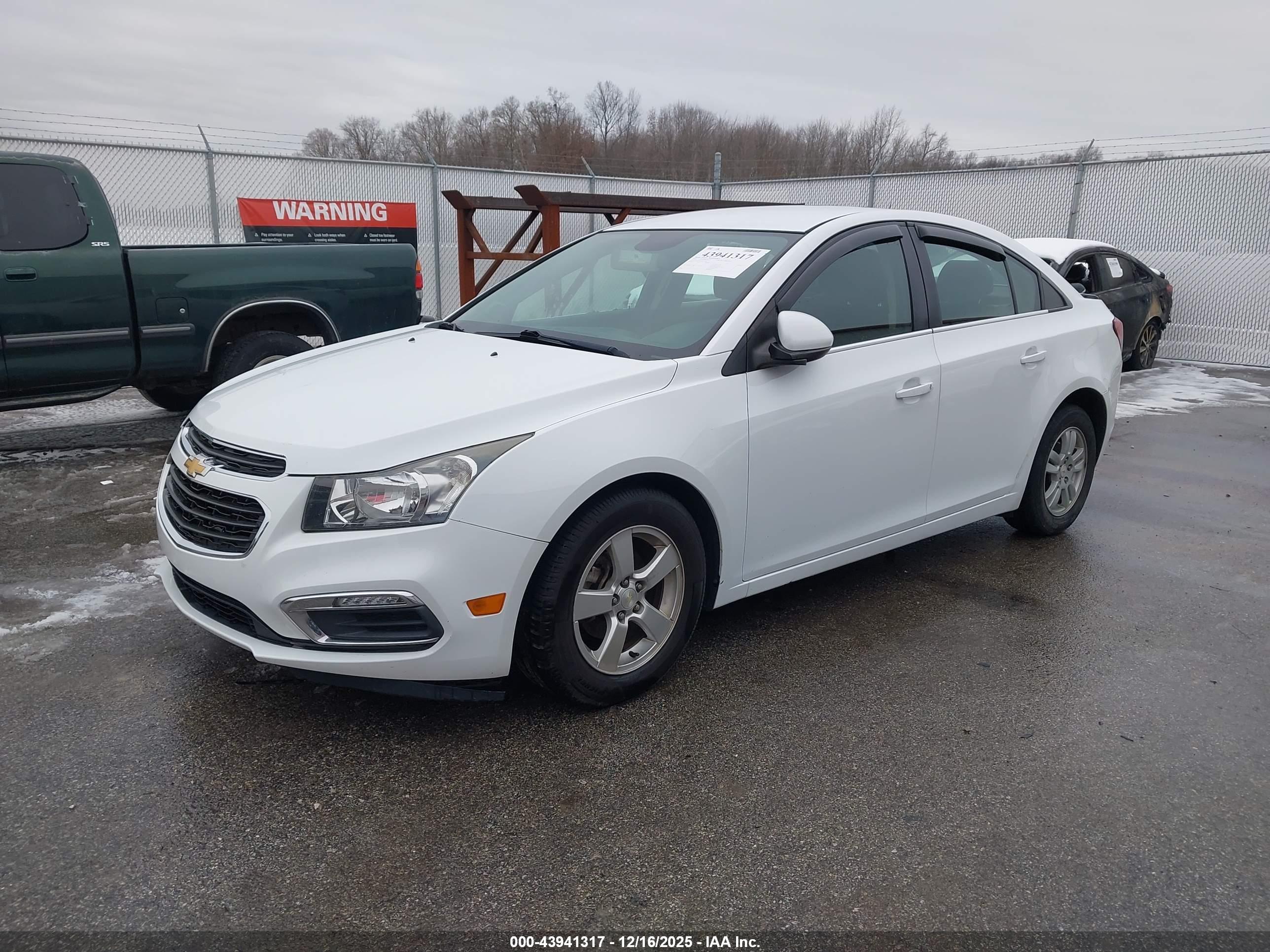 CHEVROLET CRUZE image 2