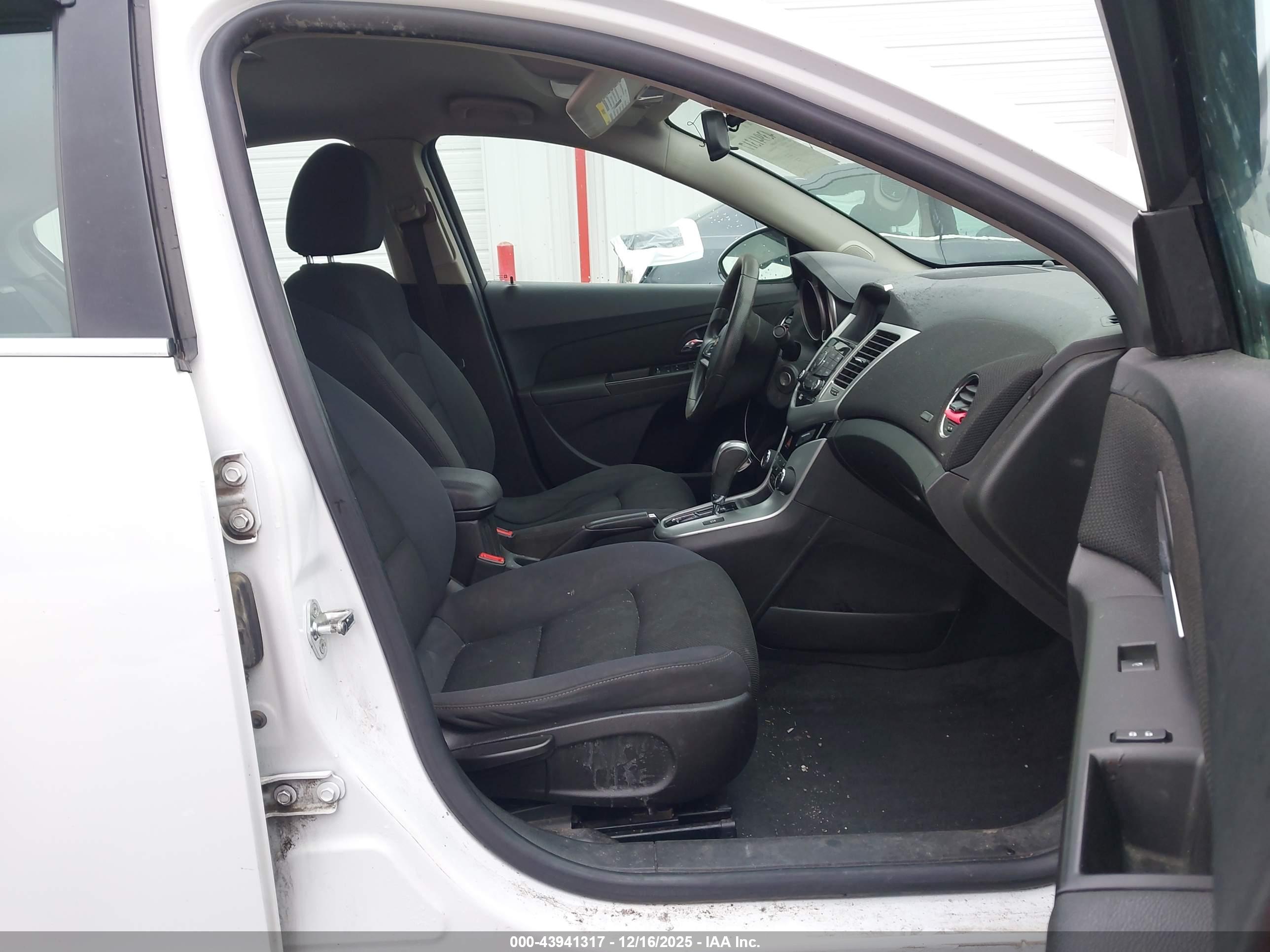 CHEVROLET CRUZE image 5