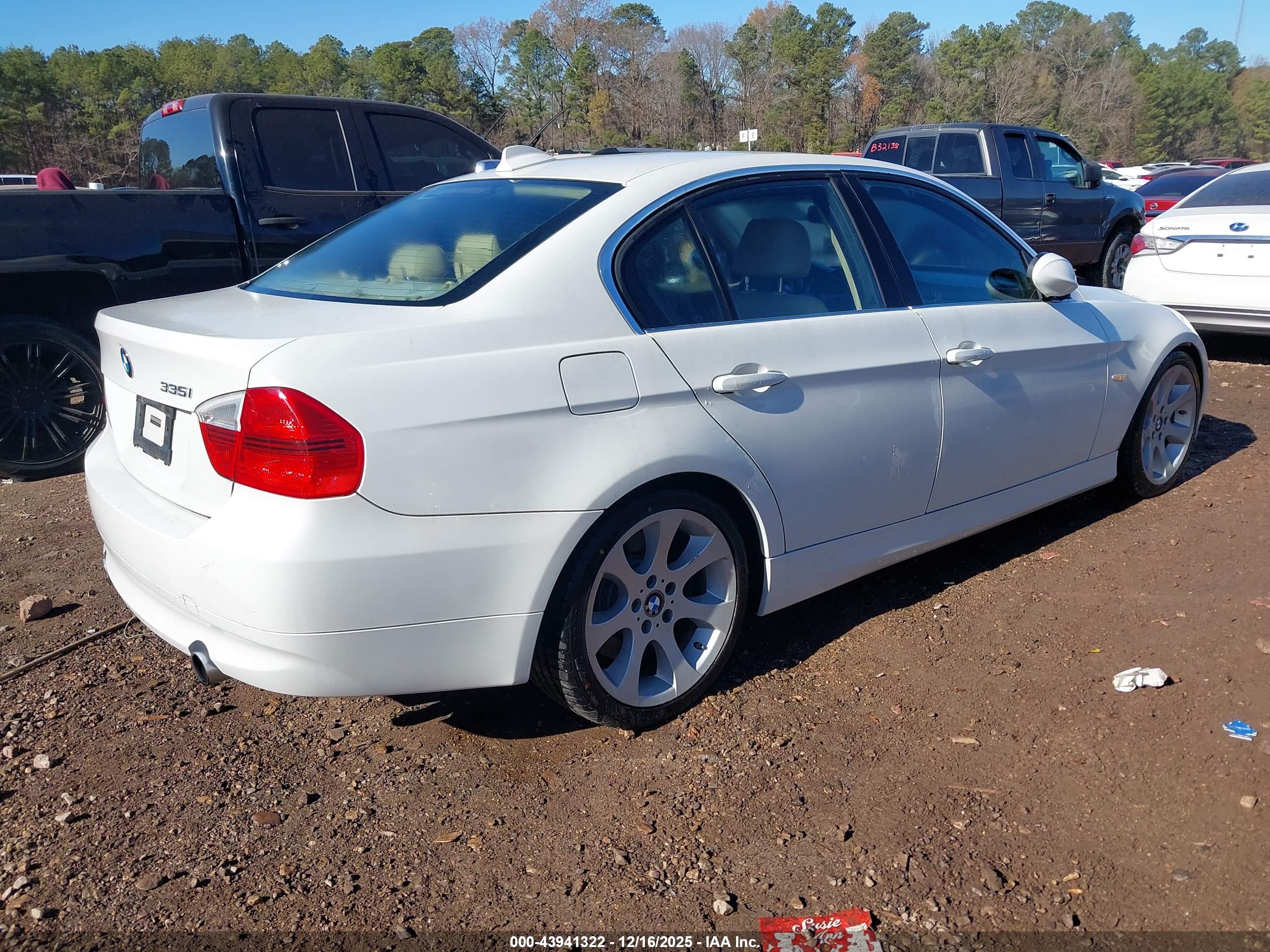 BMW 335I image 4