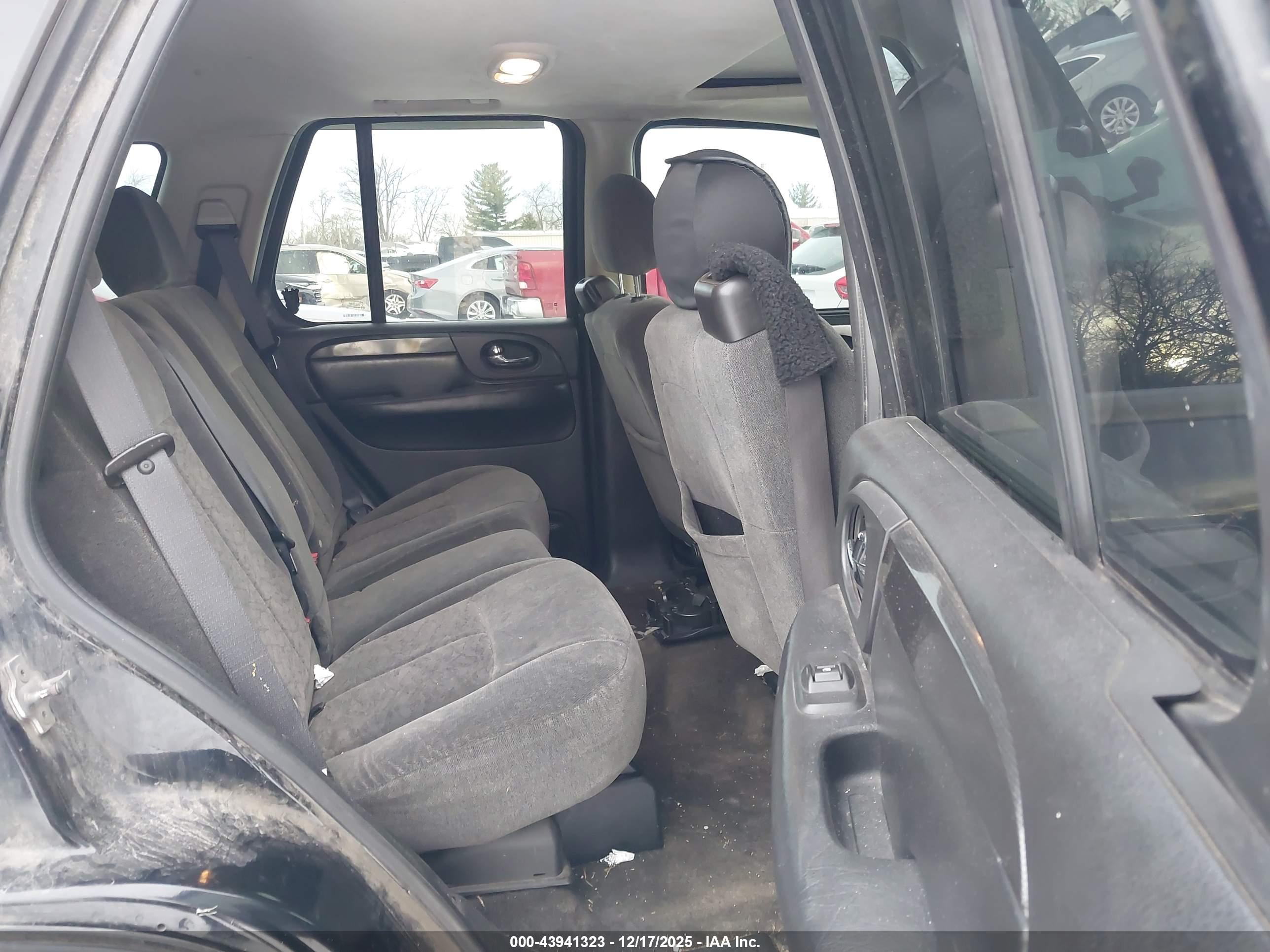 GMC ENVOY image 8