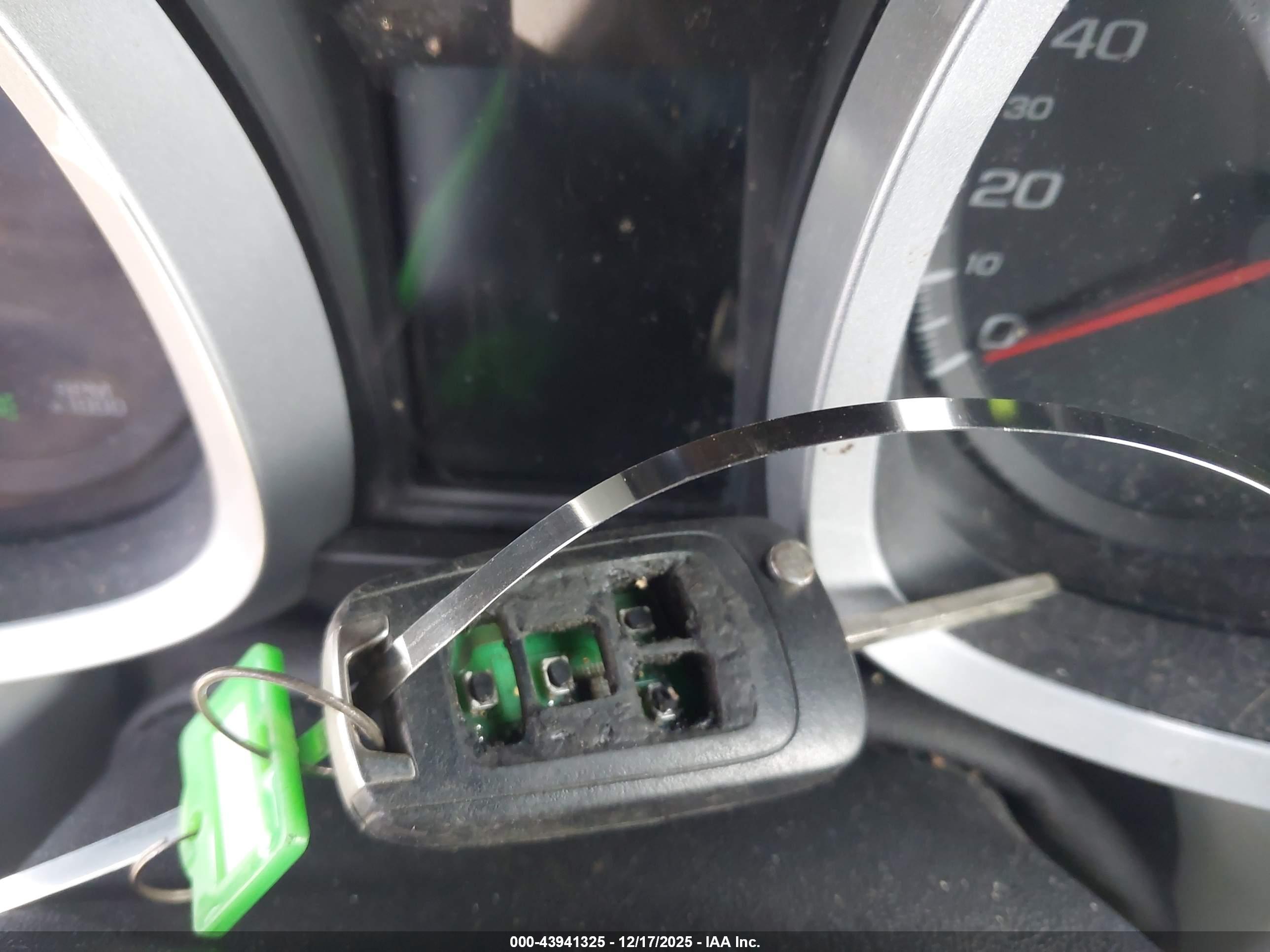 CHEVROLET EQUINOX image 11