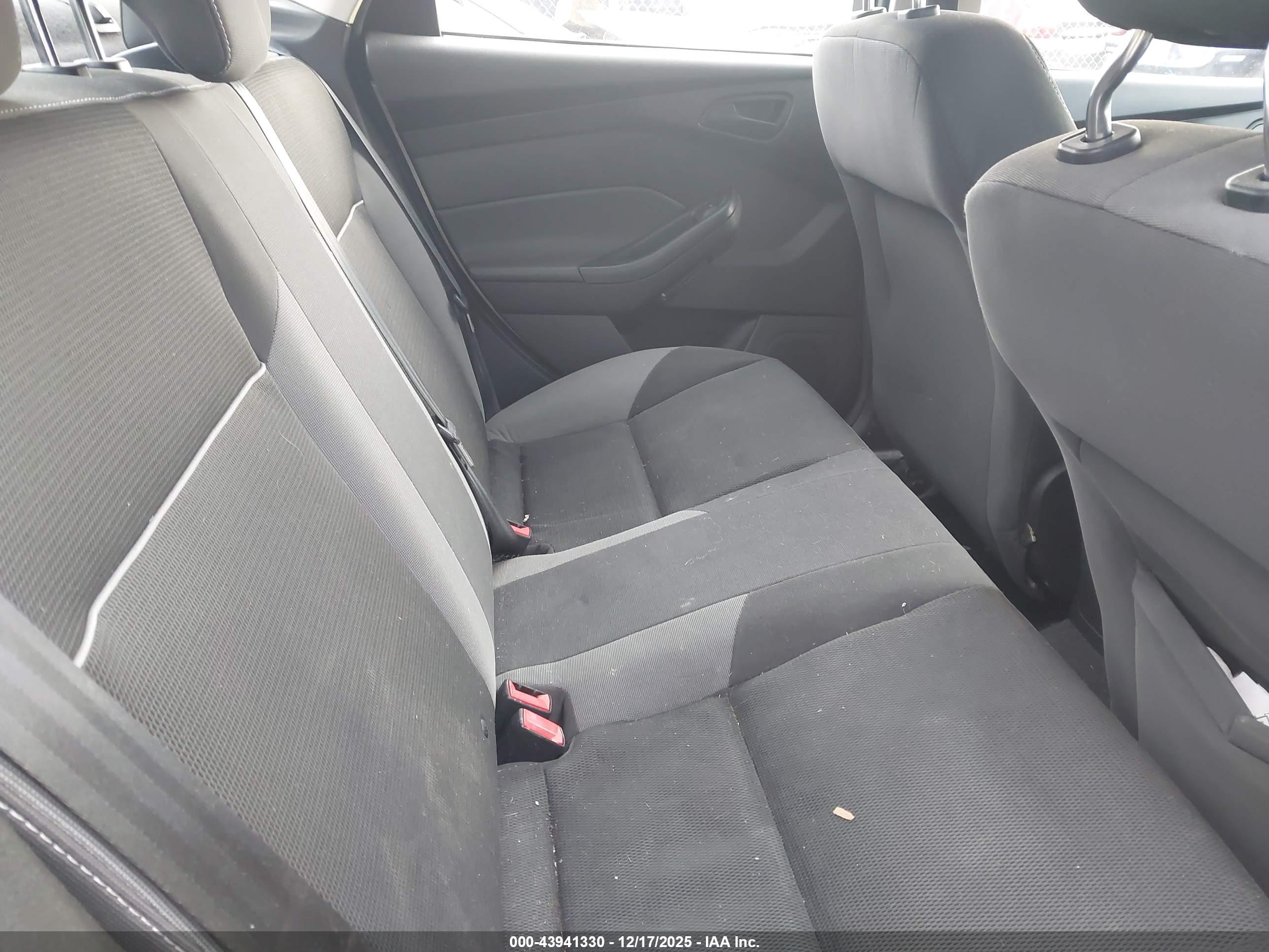 FORD FOCUS image 8