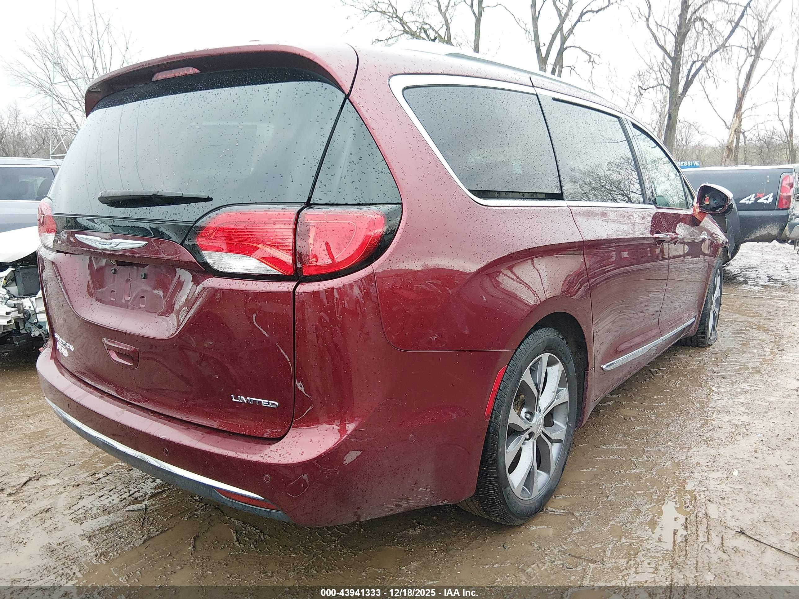 CHRYSLER PACIFICA image 4