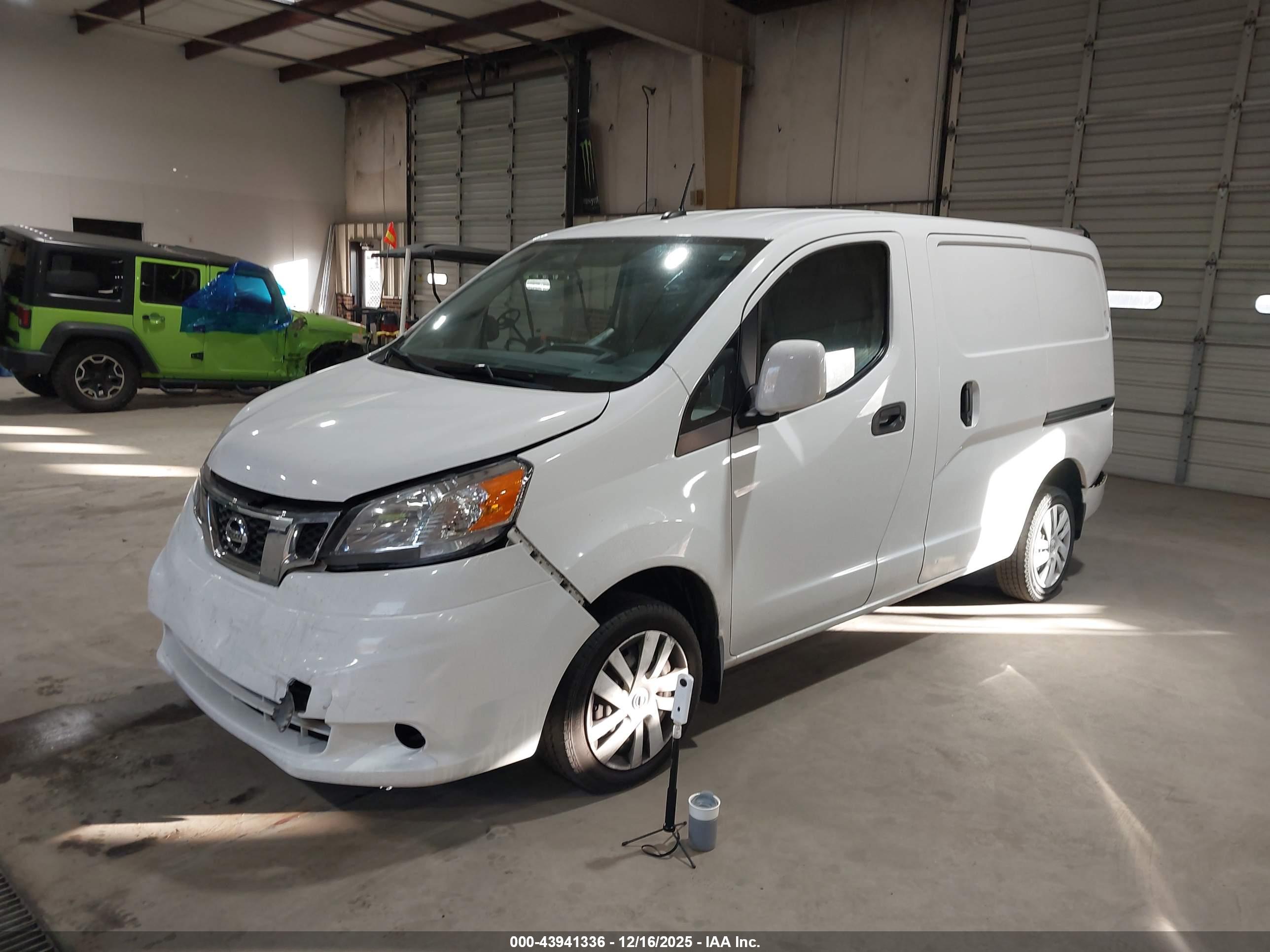 NISSAN NV200 image 2