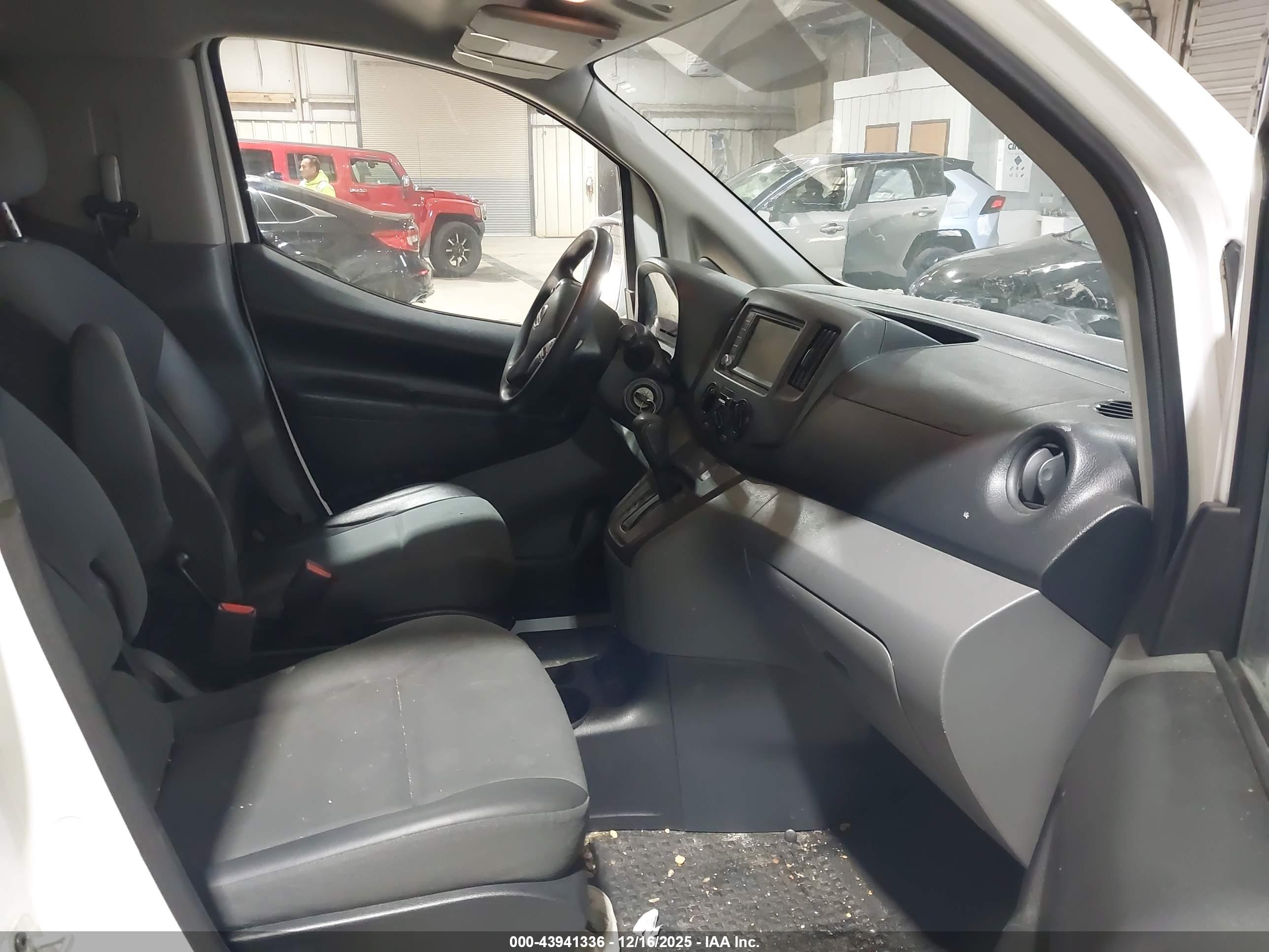 NISSAN NV200 image 5
