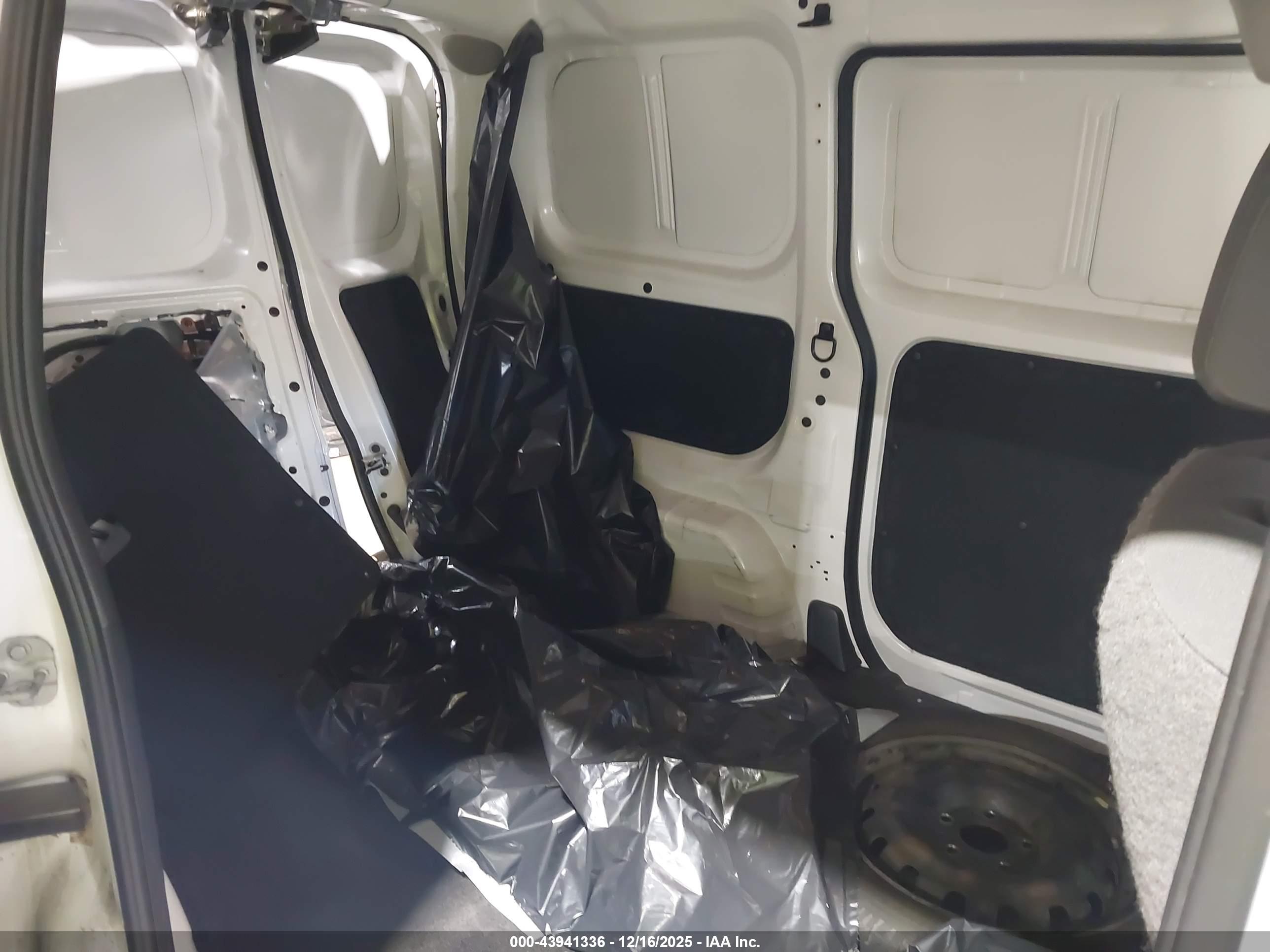 NISSAN NV200 image 8