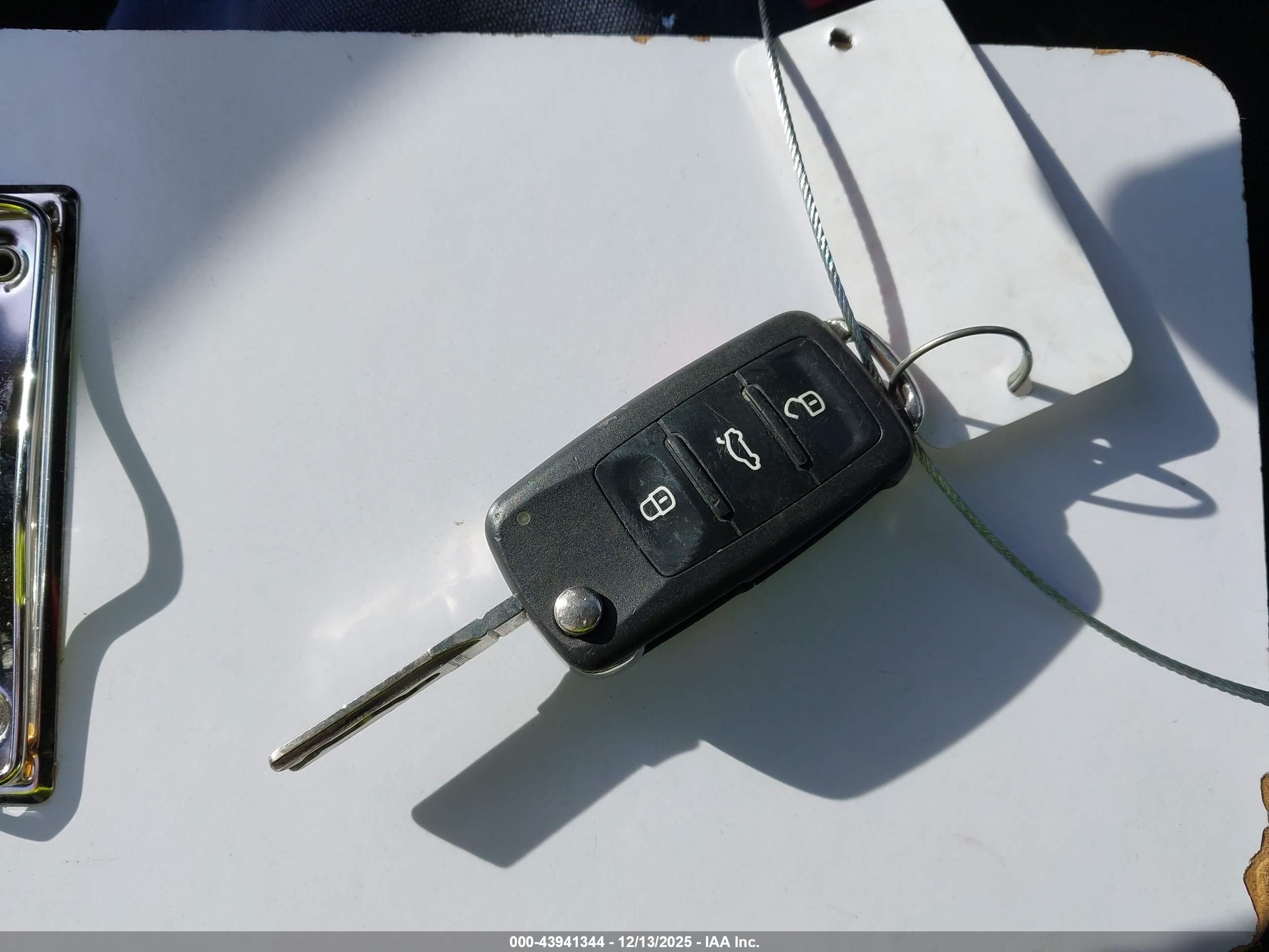 VOLKSWAGEN BEETLE image 11