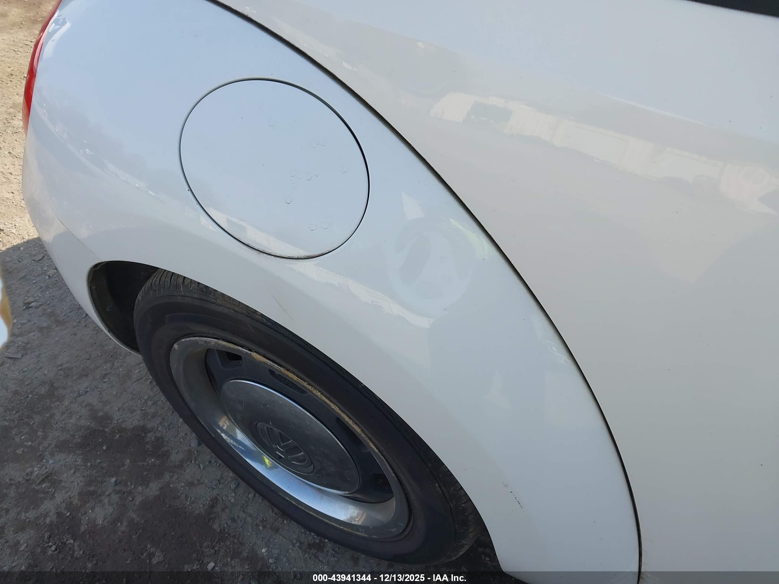 VOLKSWAGEN BEETLE image 6