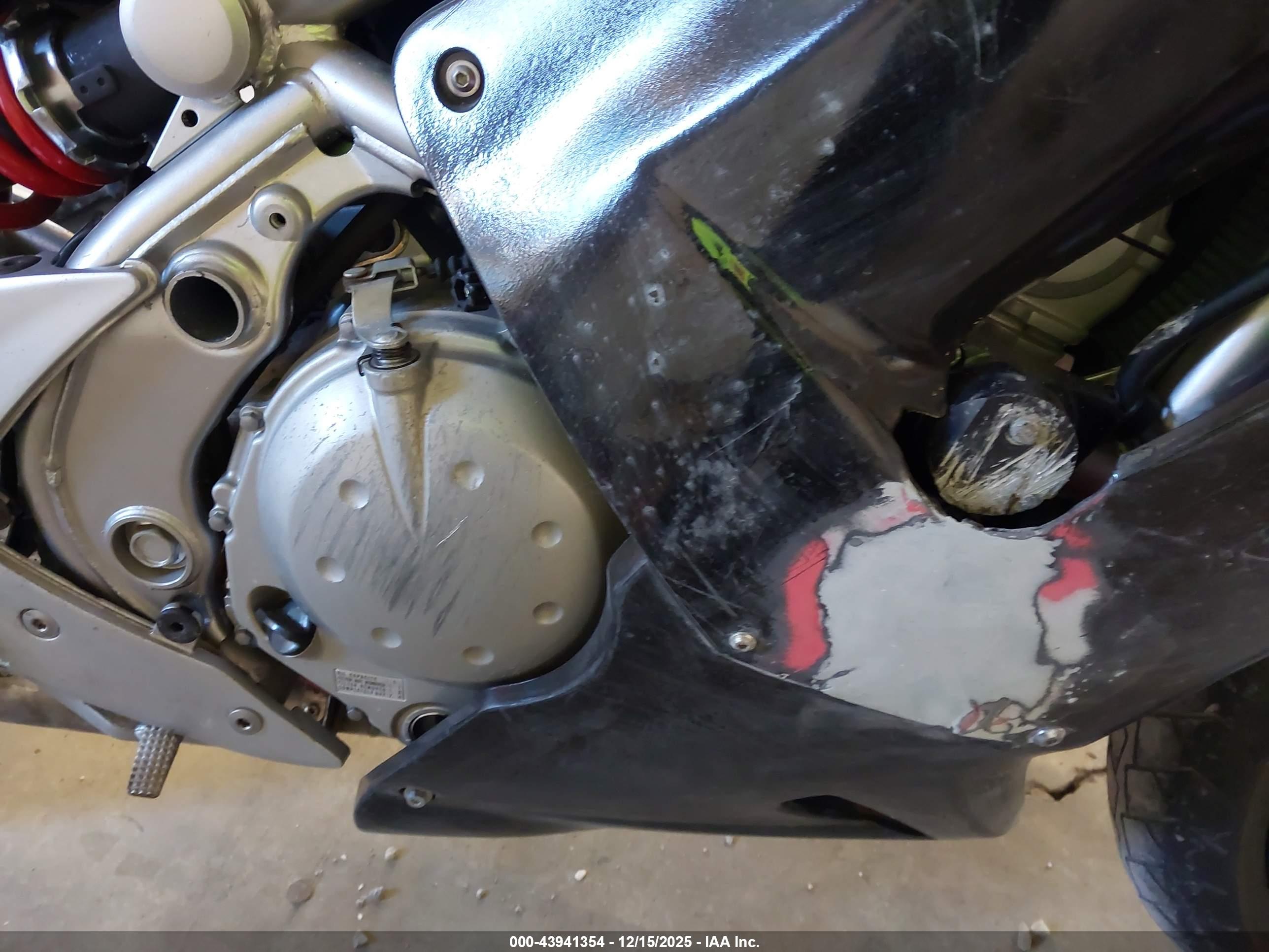 KAWASAKI EX650 image 8