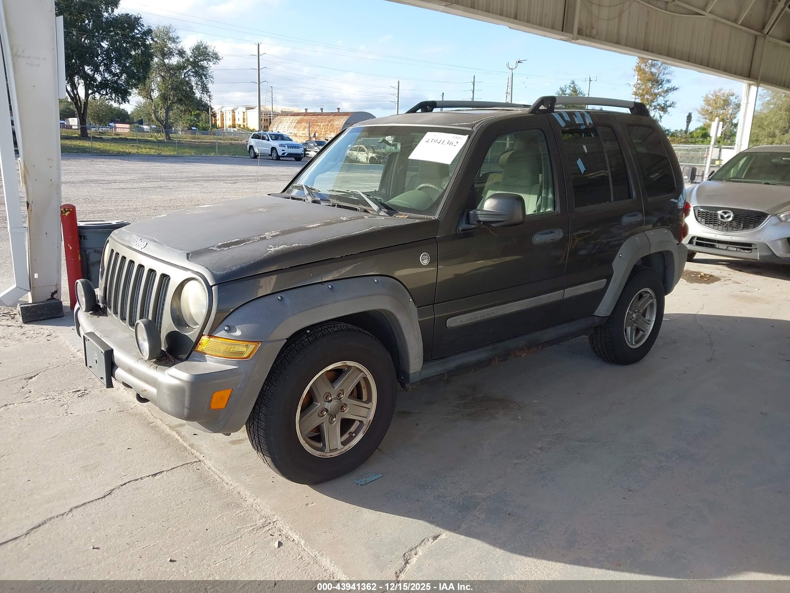 JEEP LIBERTY image 2