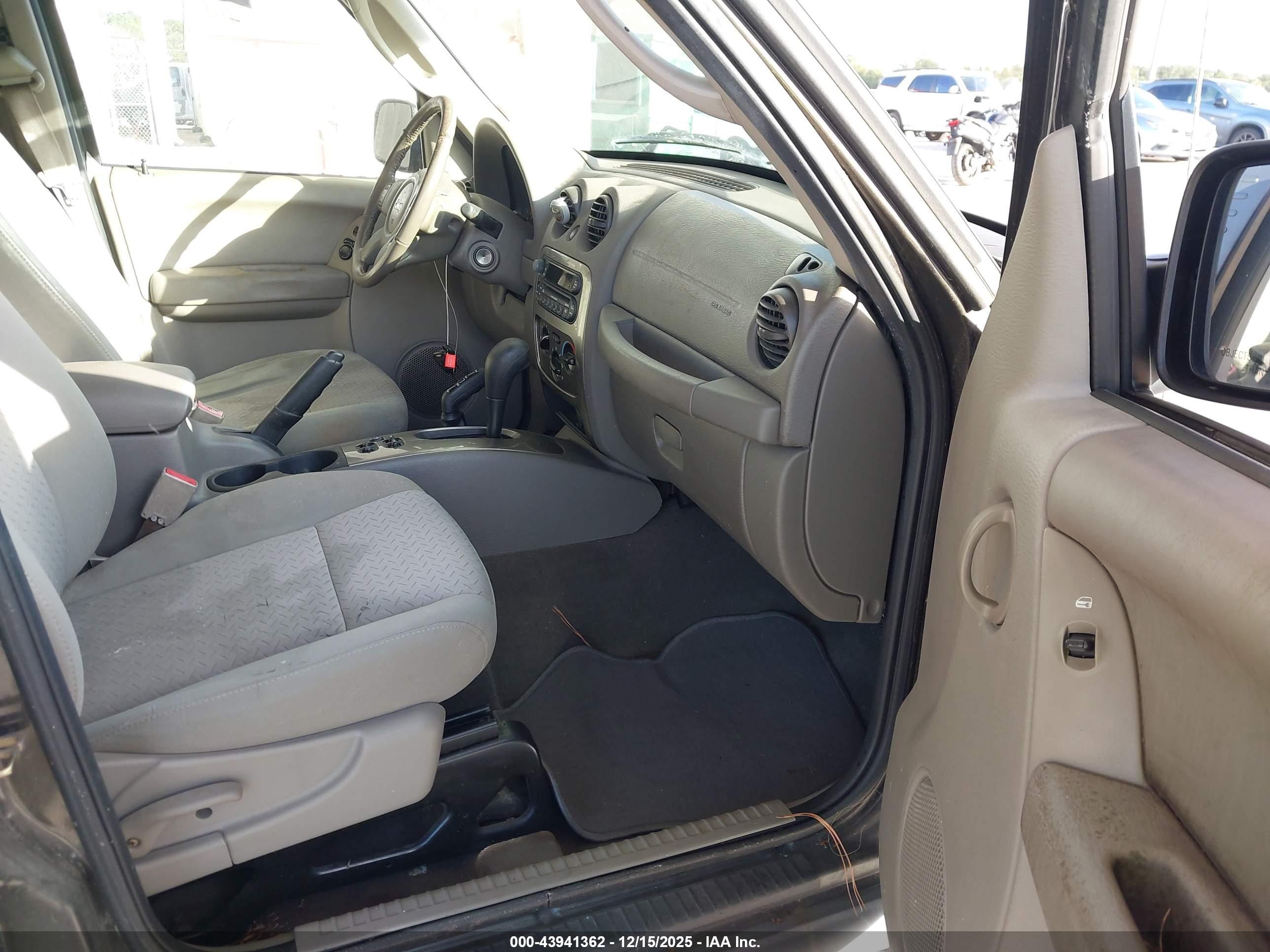 JEEP LIBERTY image 5