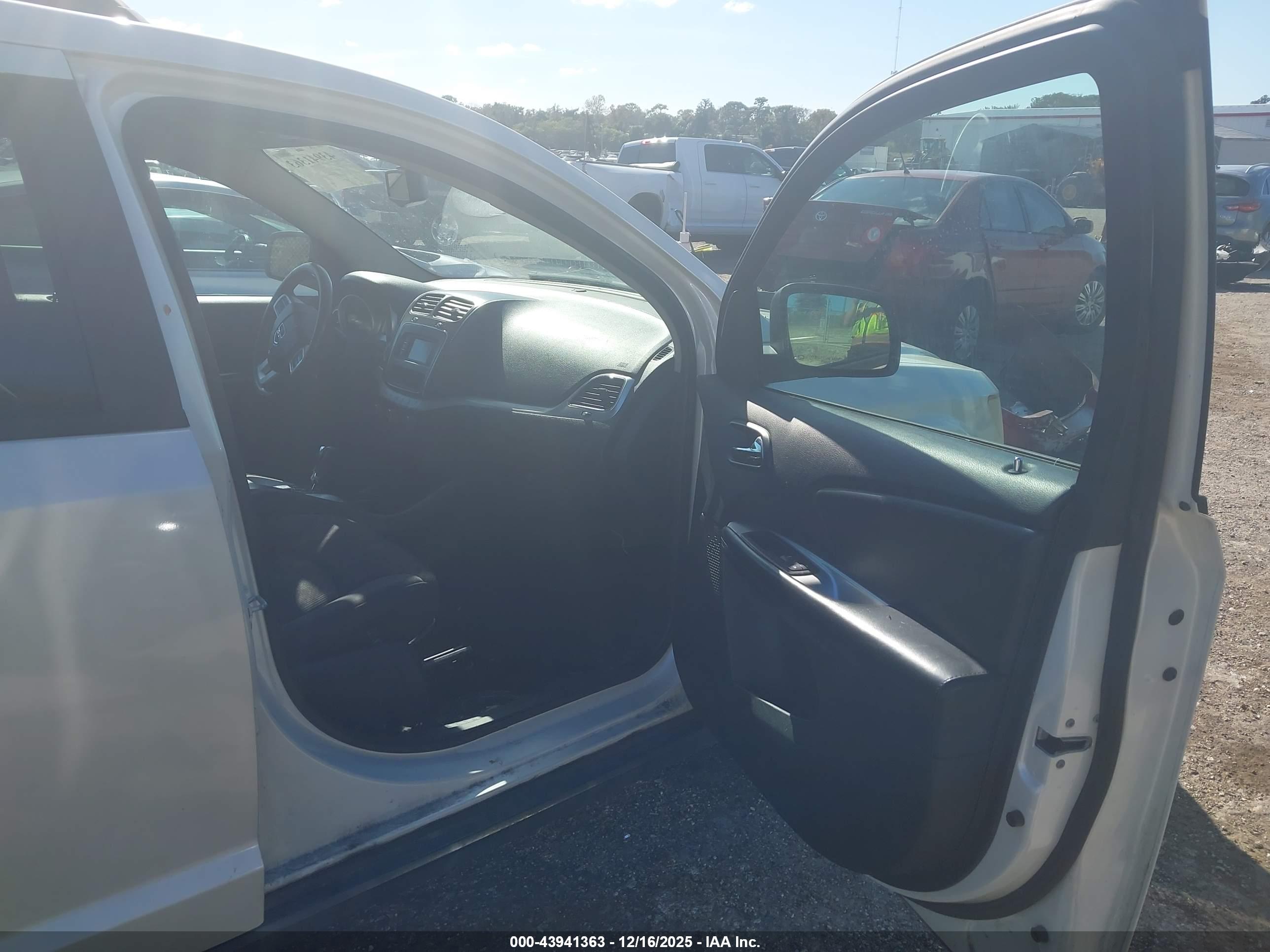 DODGE JOURNEY image 5