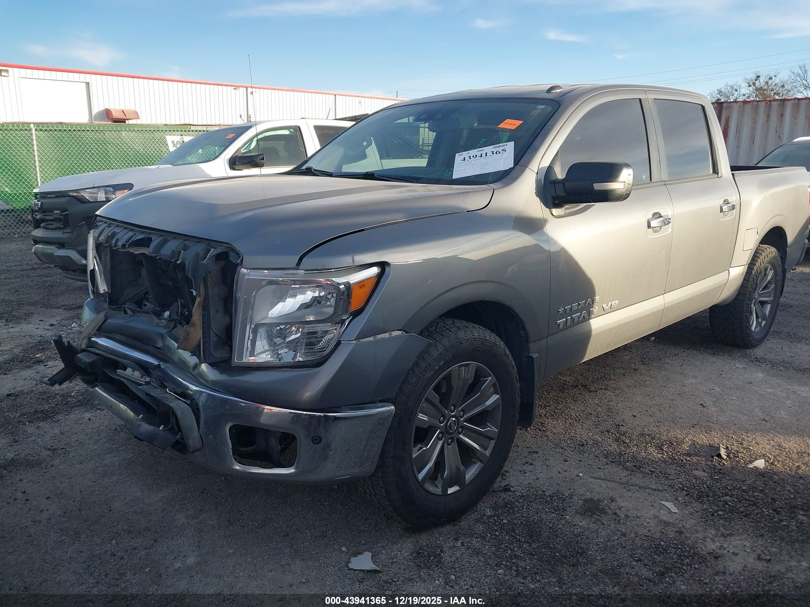 NISSAN TITAN image 2