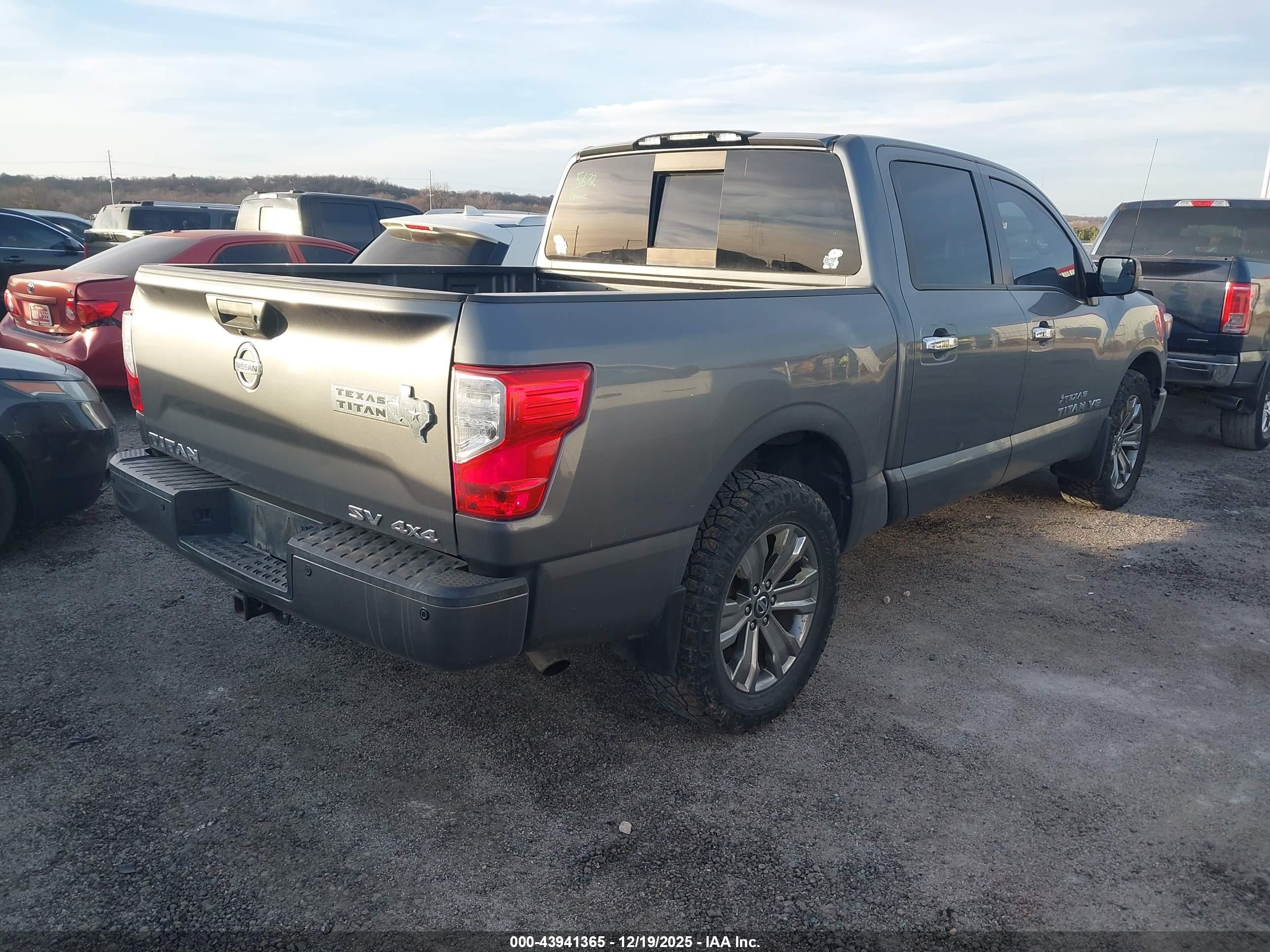 NISSAN TITAN image 4