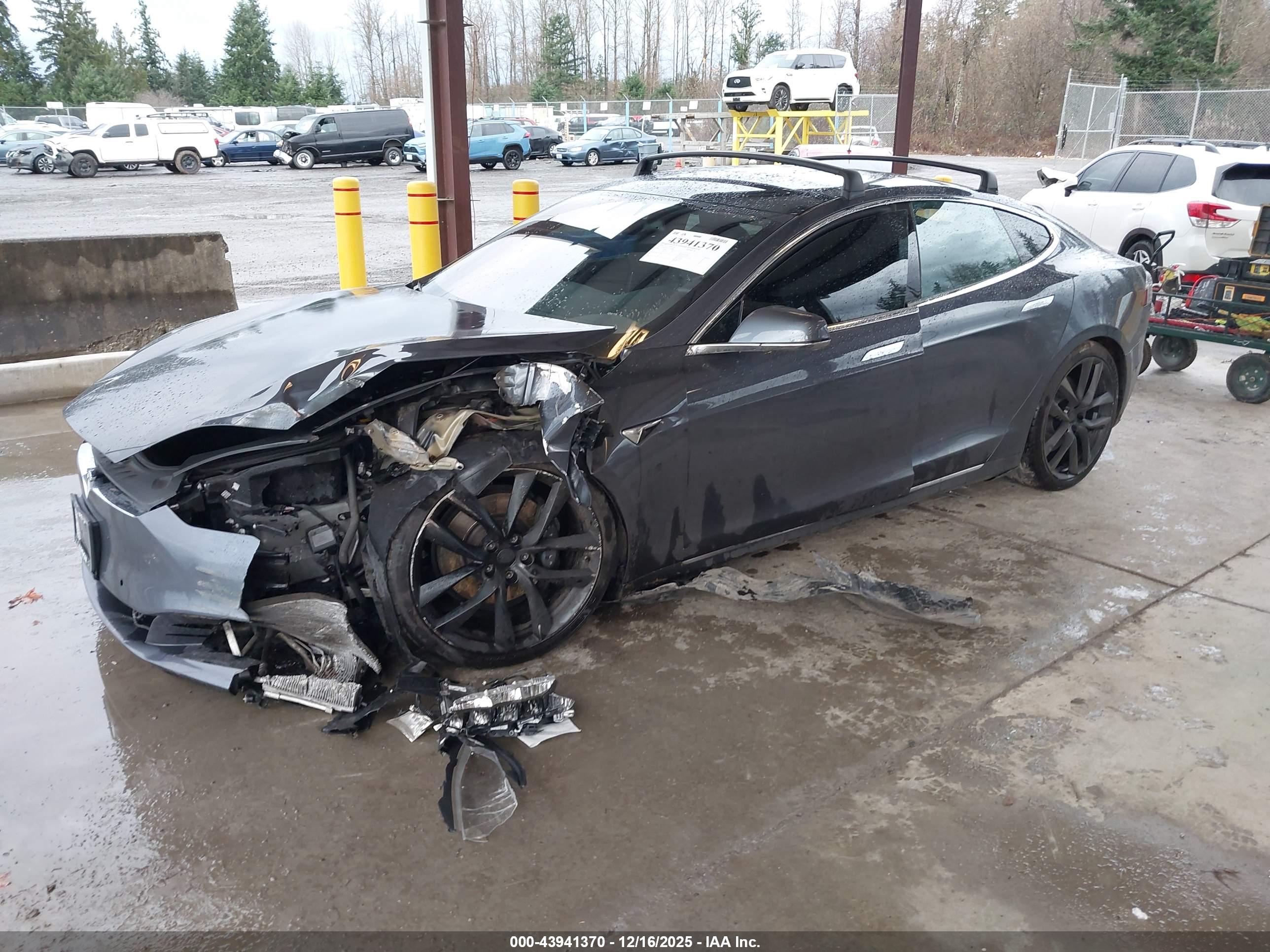 TESLA MODEL image 2