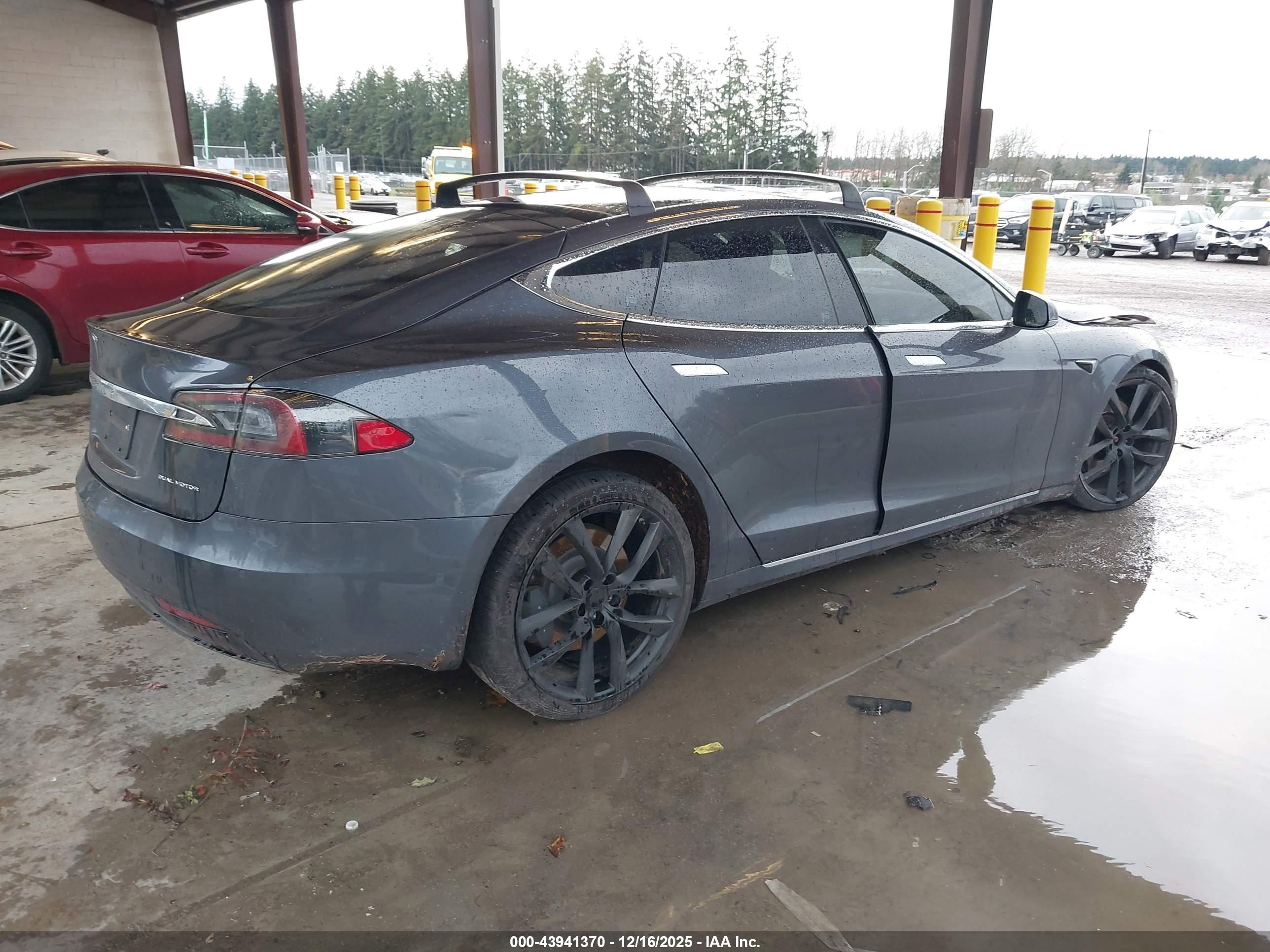TESLA MODEL image 4