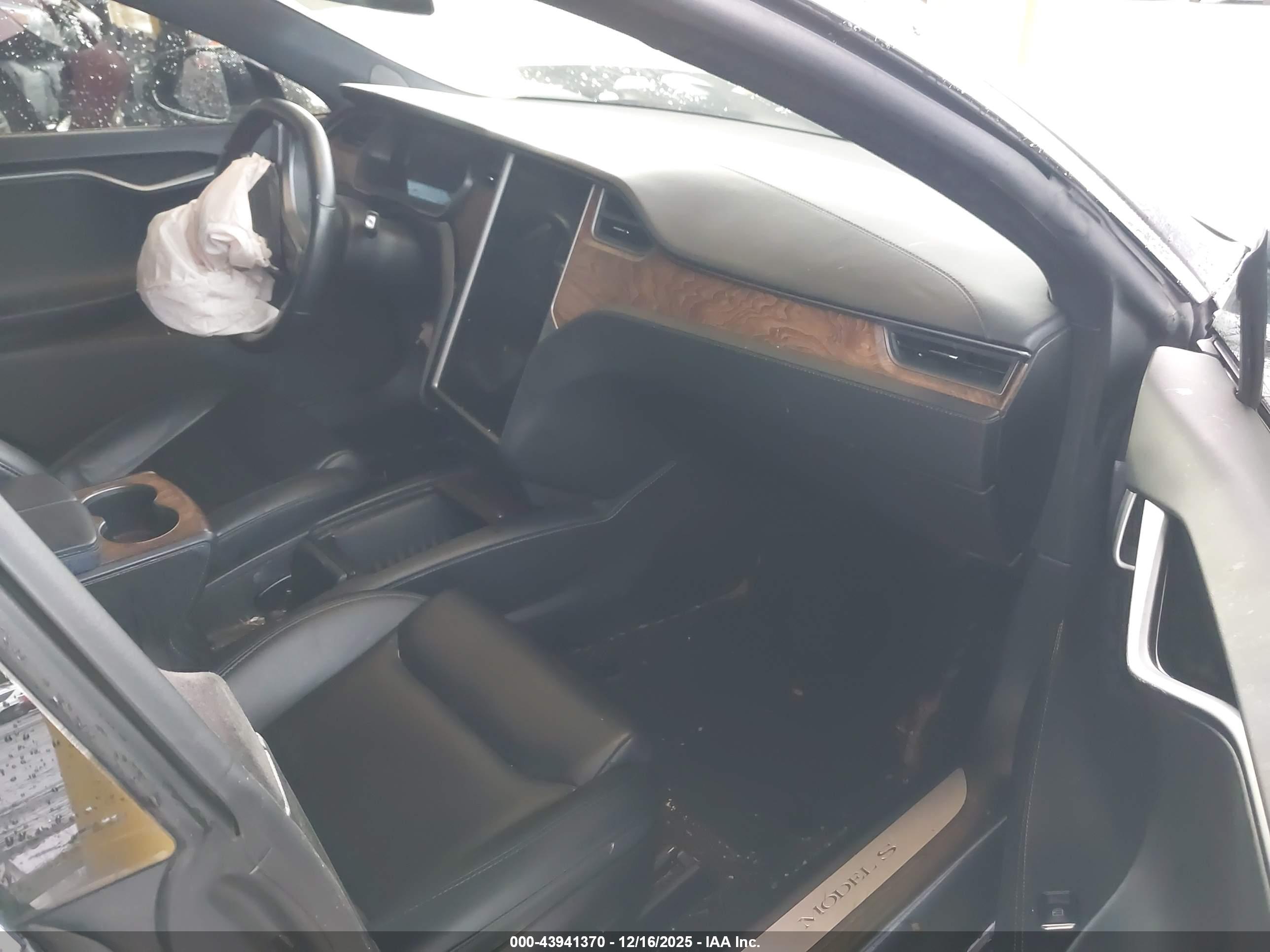 TESLA MODEL image 5