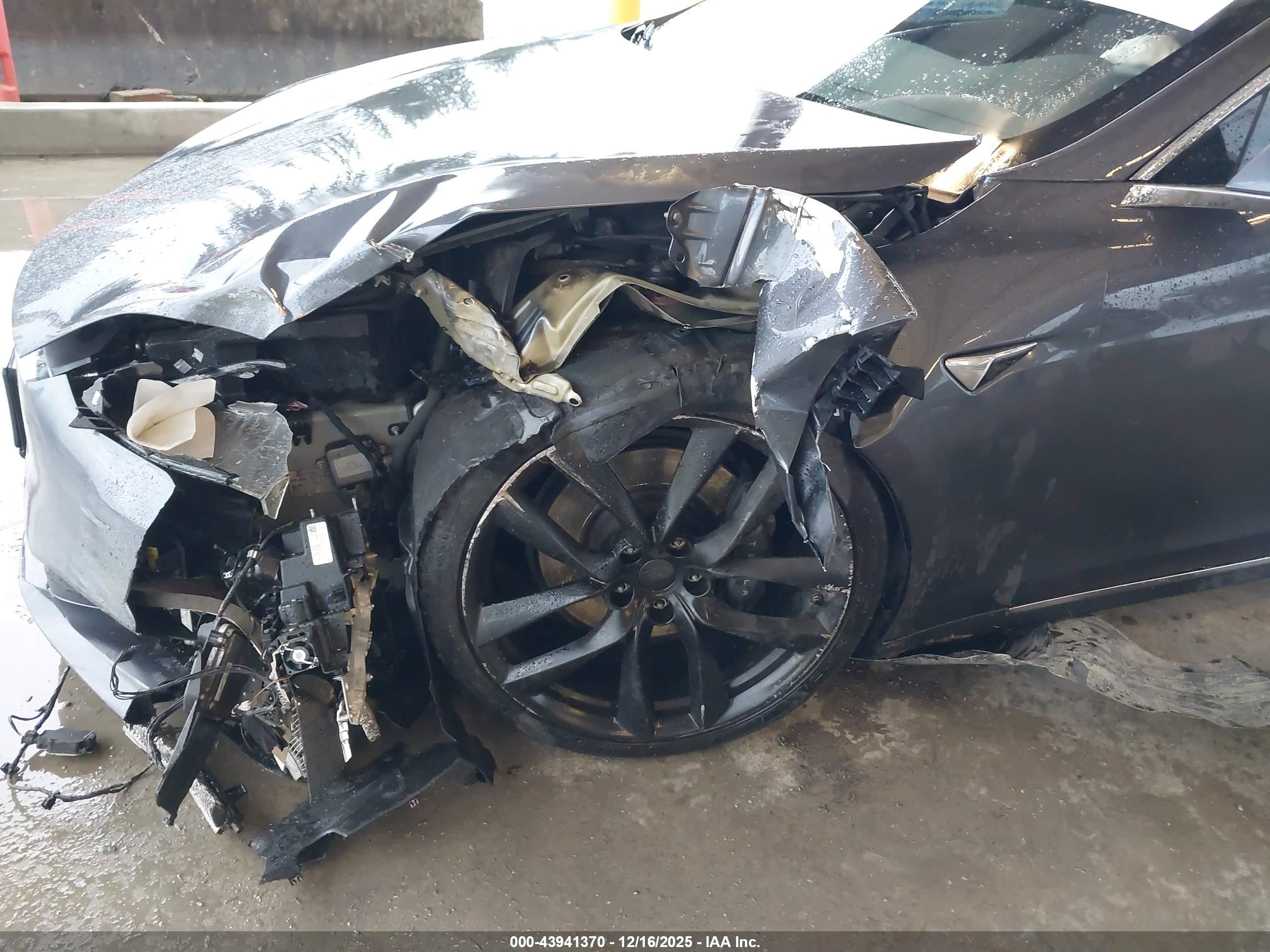 TESLA MODEL image 6