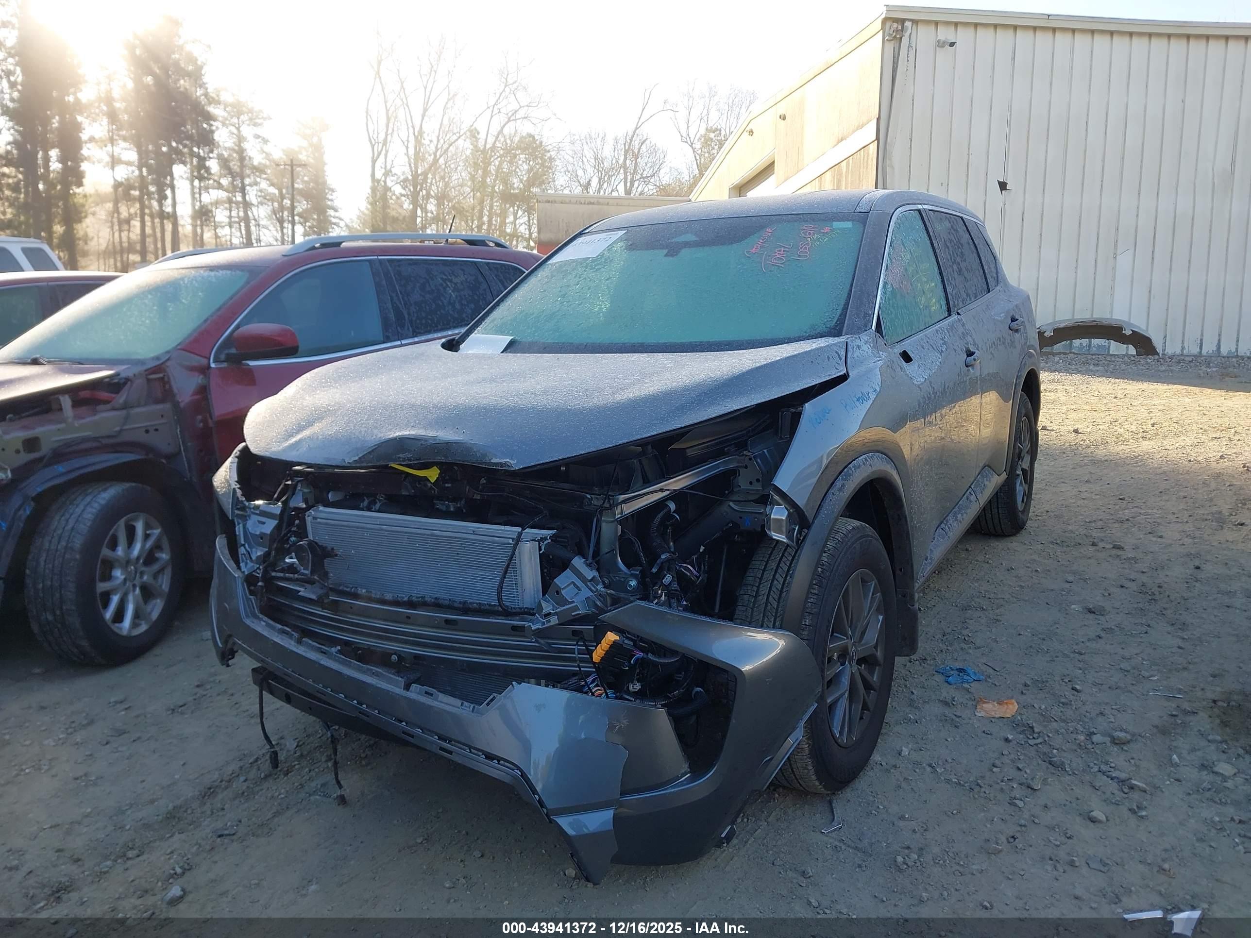 NISSAN ROGUE image 2
