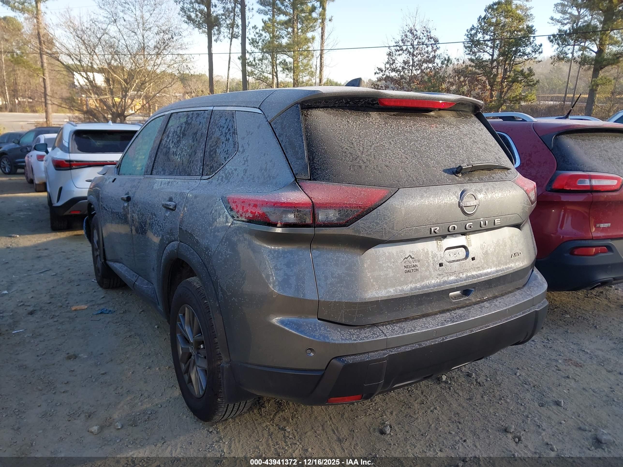 NISSAN ROGUE image 3
