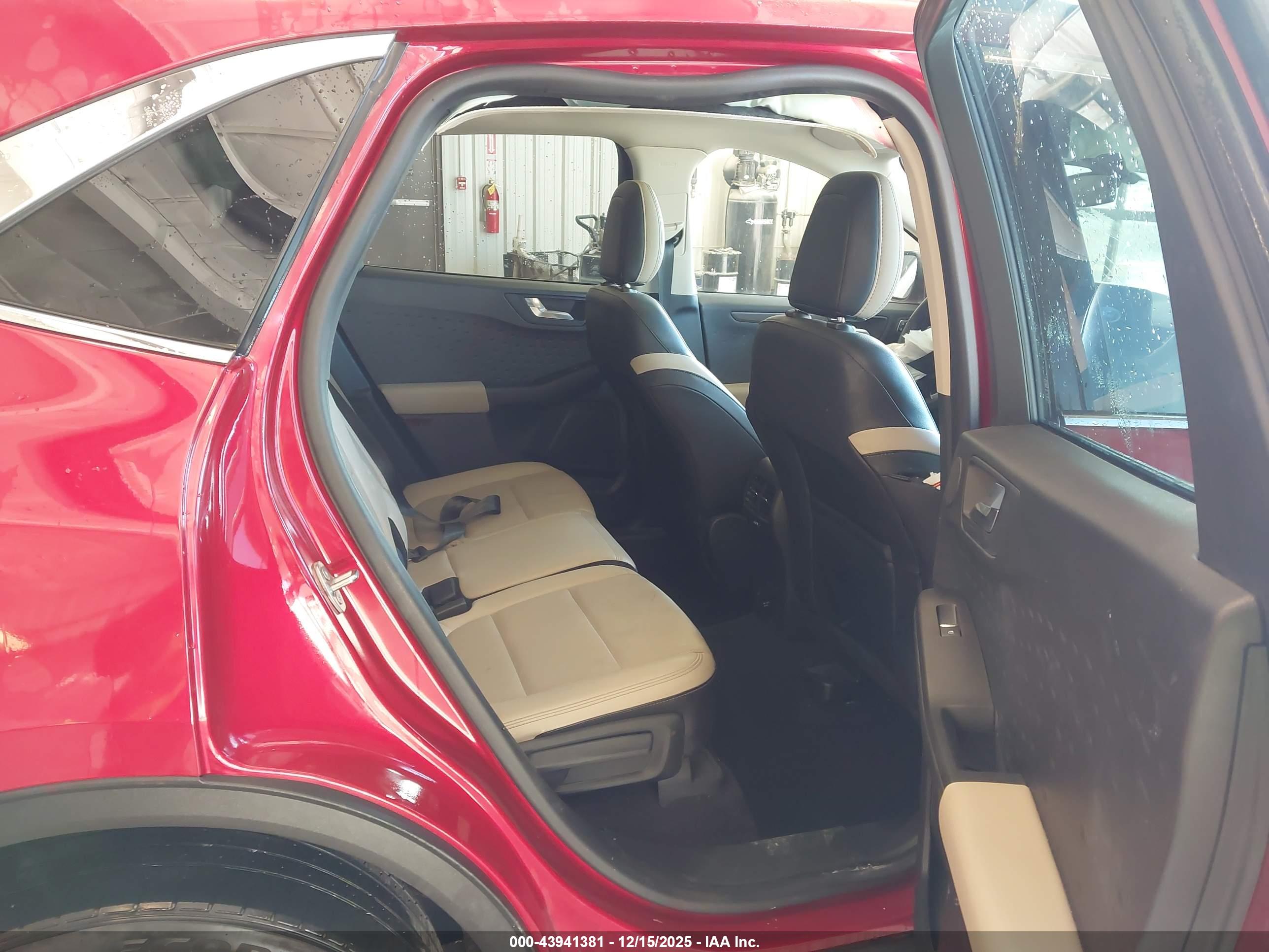 FORD ESCAPE image 8