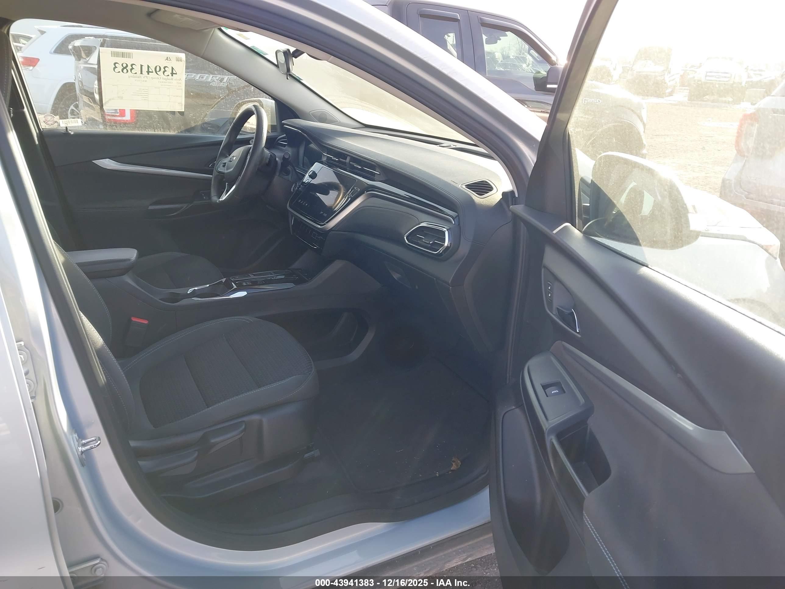 CHEVROLET BOLT image 5