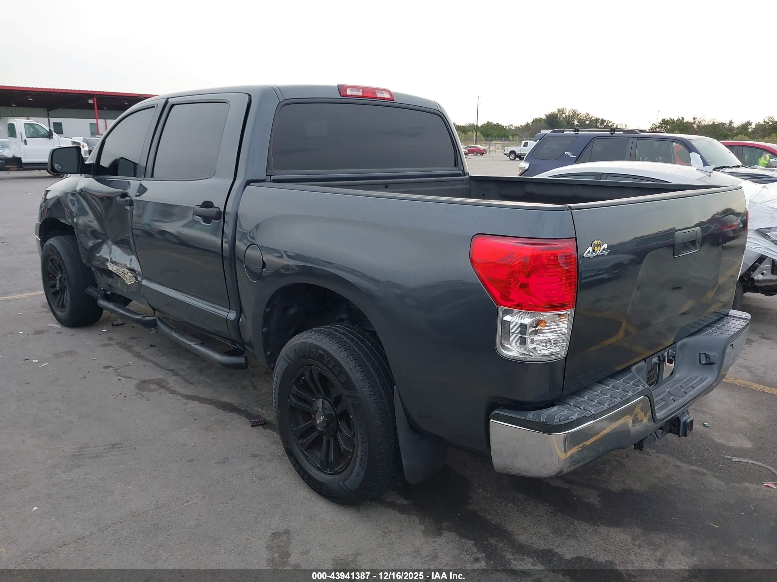 TOYOTA TUNDRA image 3