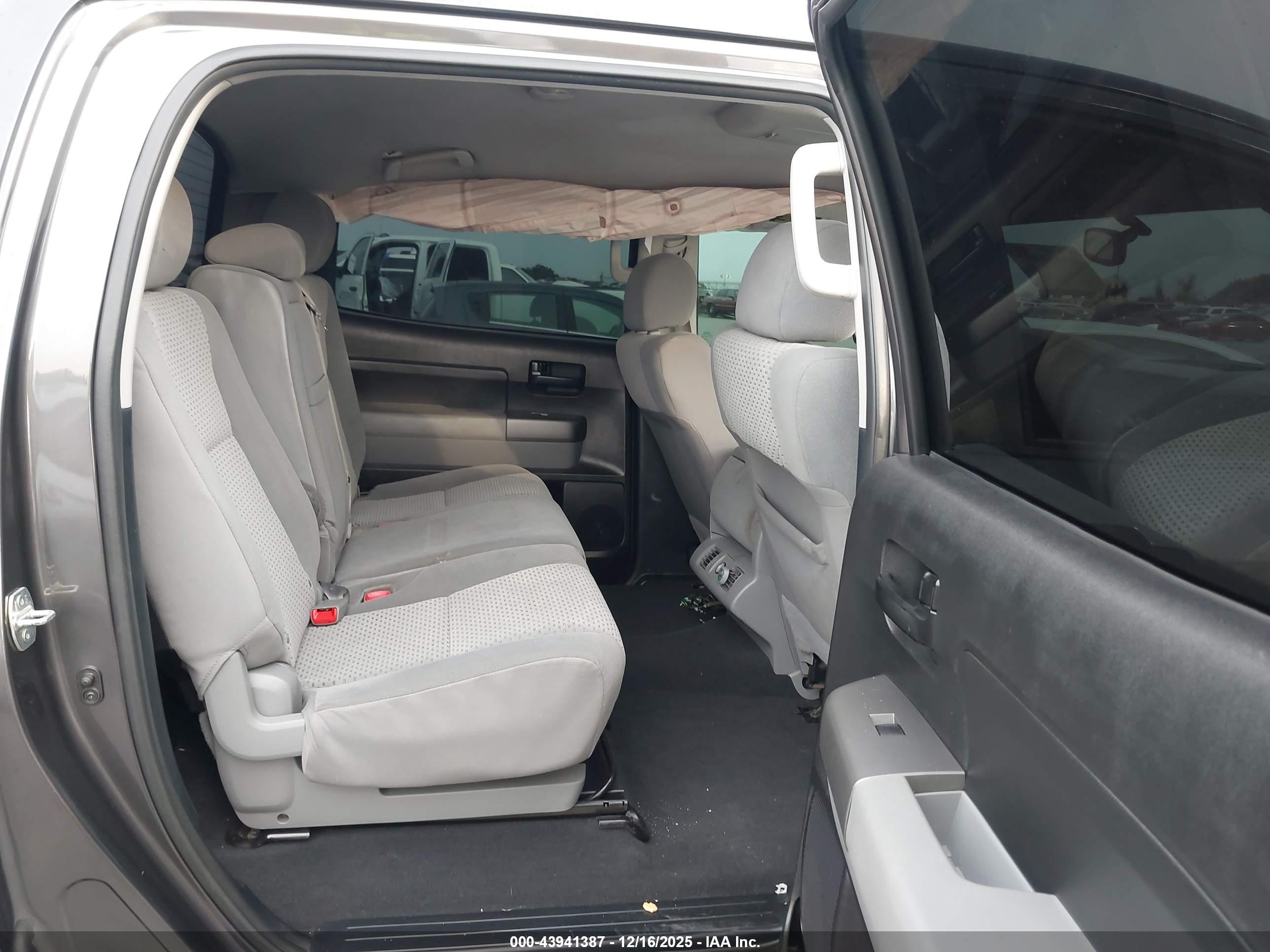 TOYOTA TUNDRA image 8