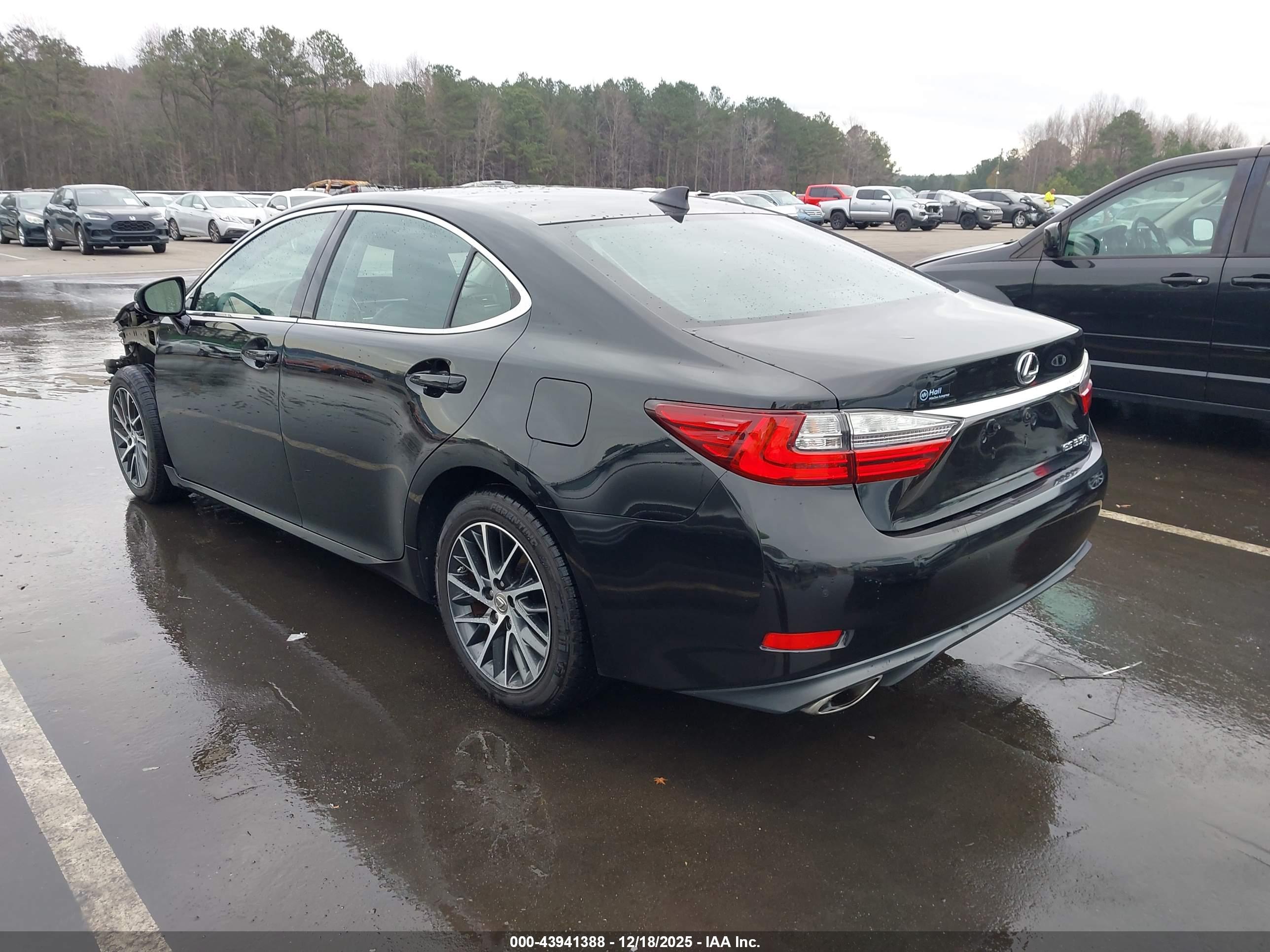 LEXUS ES image 3