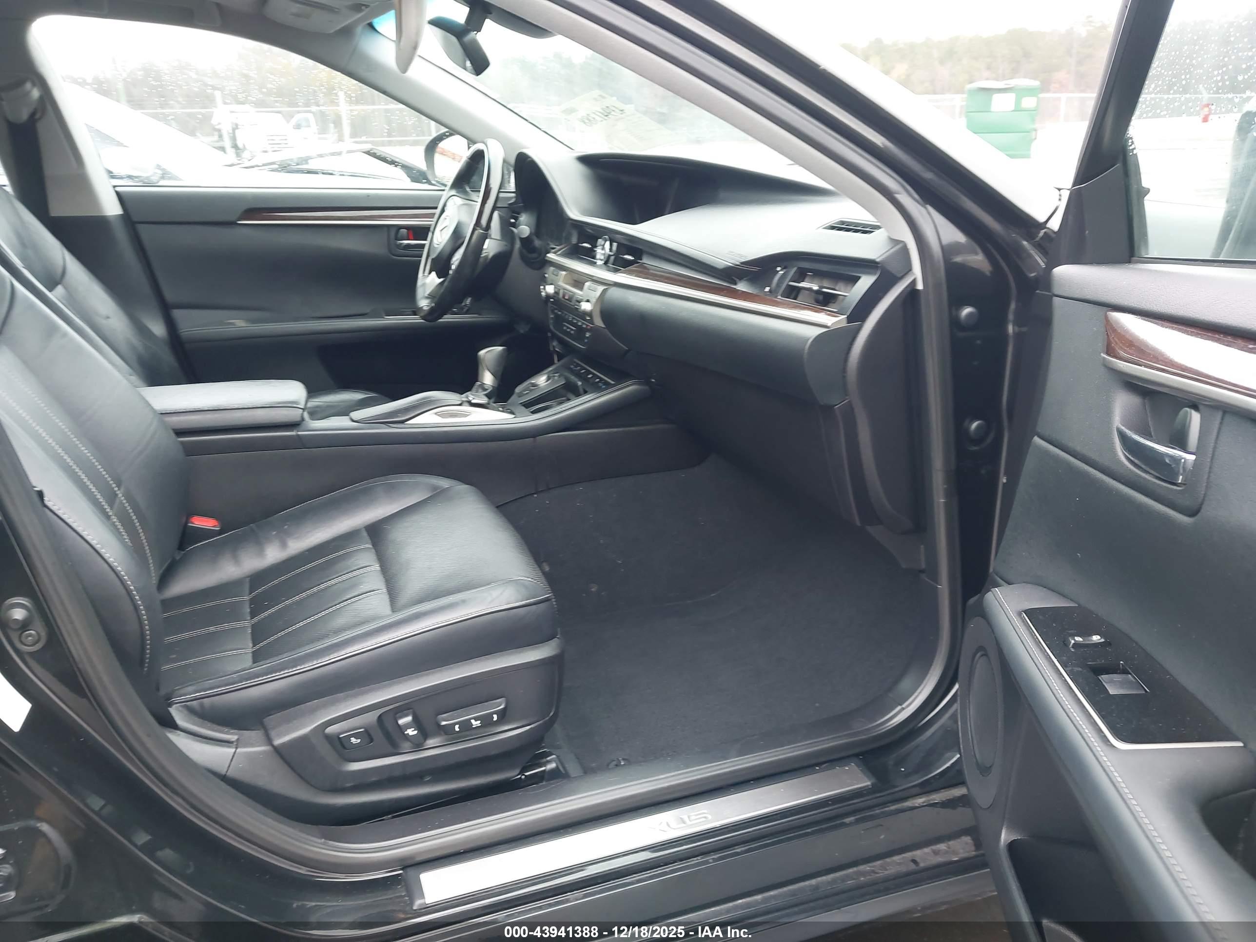 LEXUS ES image 5