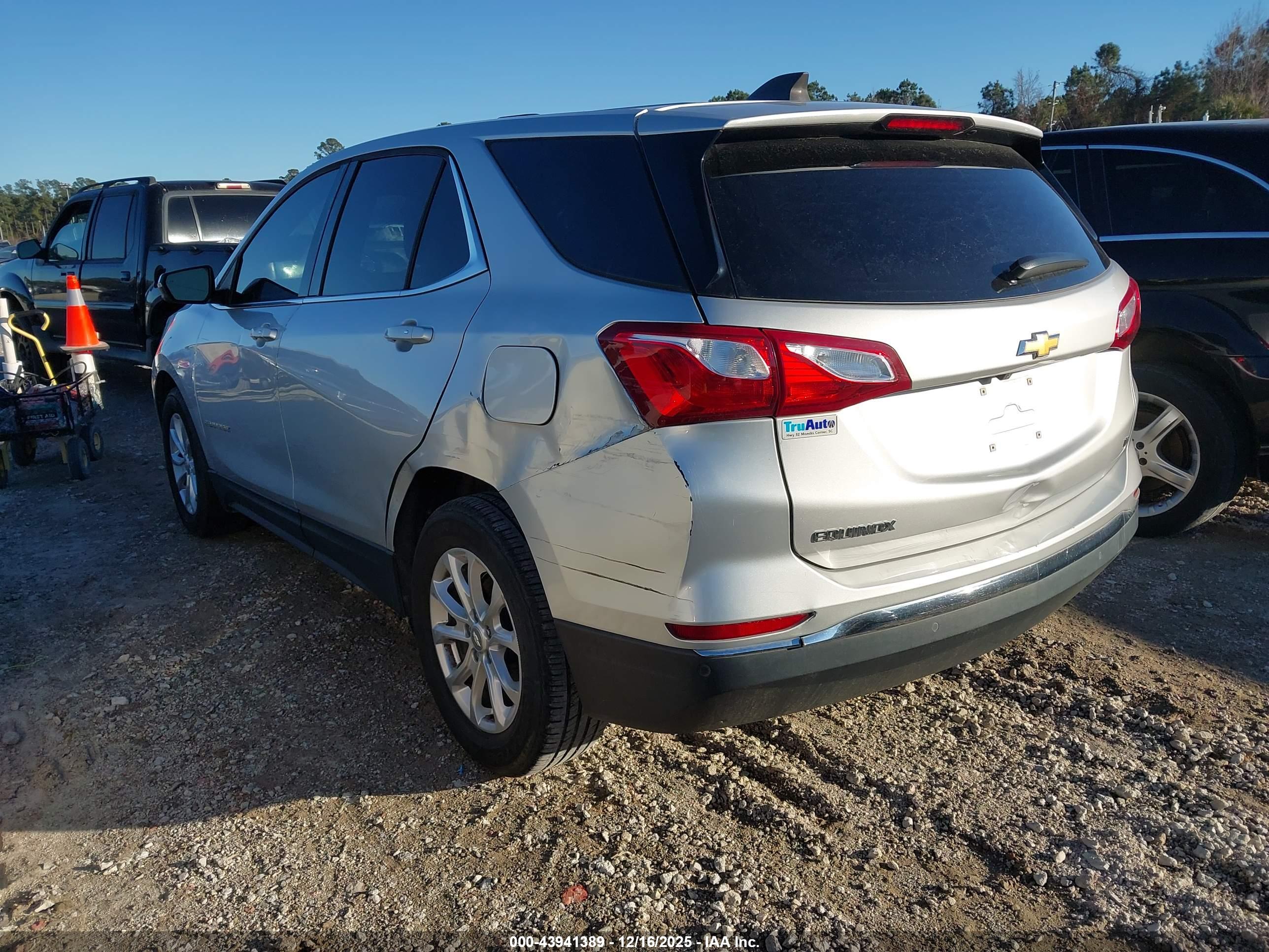 CHEVROLET EQUINOX image 3