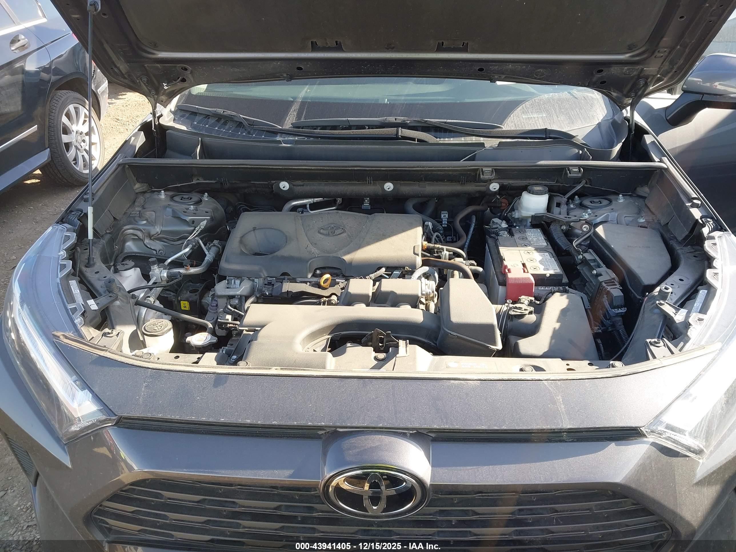 TOYOTA RAV4 image 10