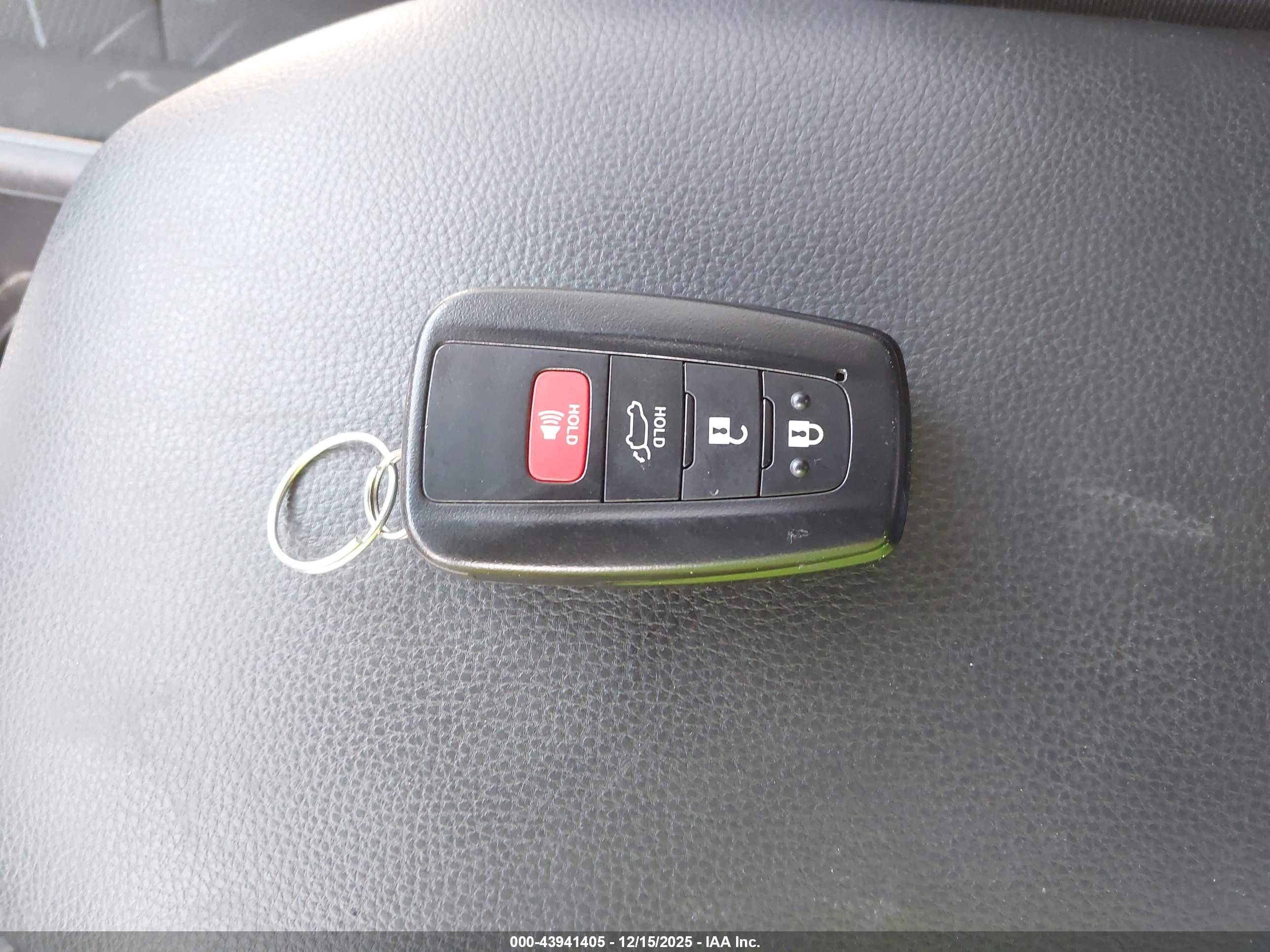 TOYOTA RAV4 image 11
