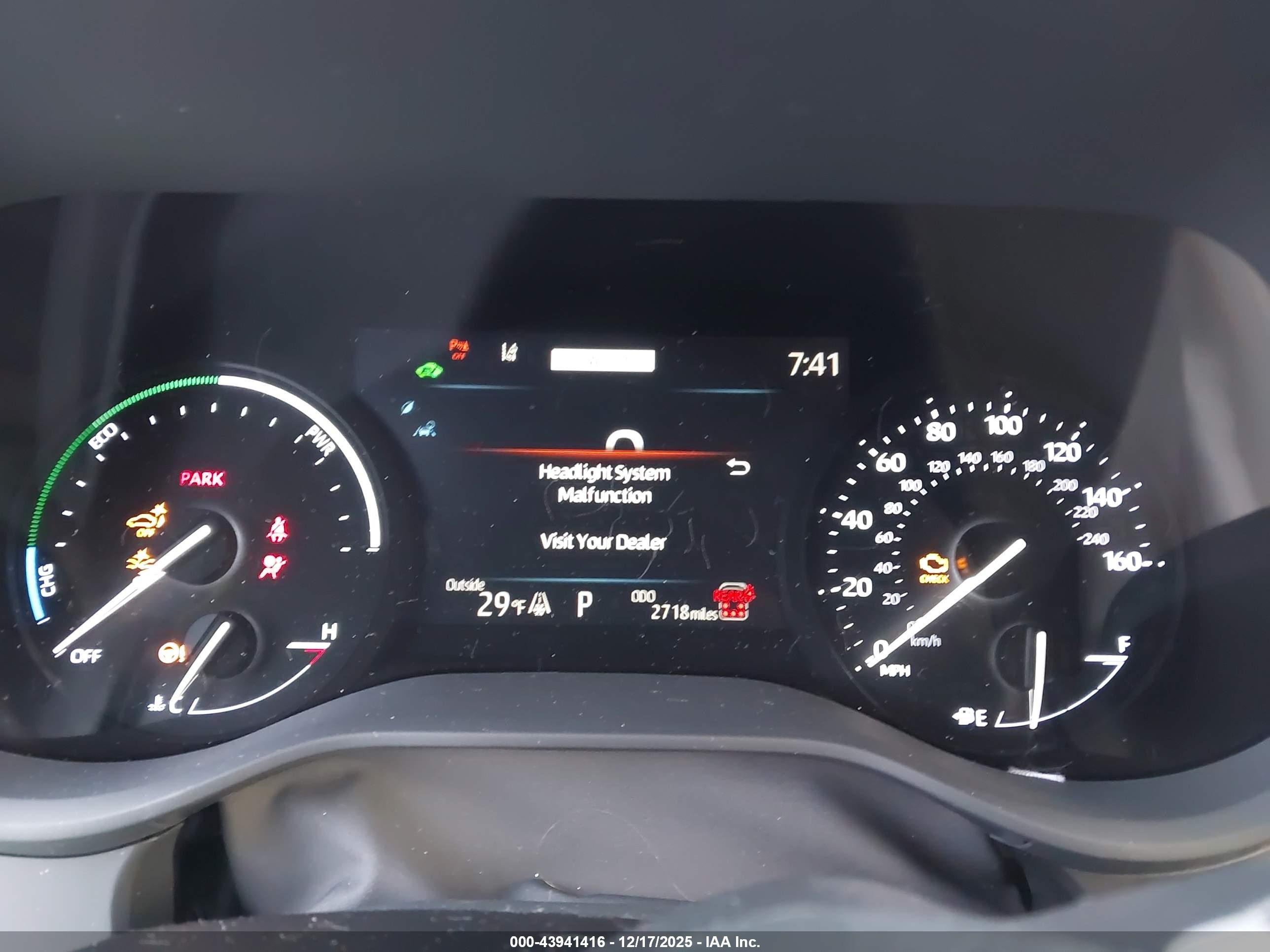 TOYOTA SIENNA image 7