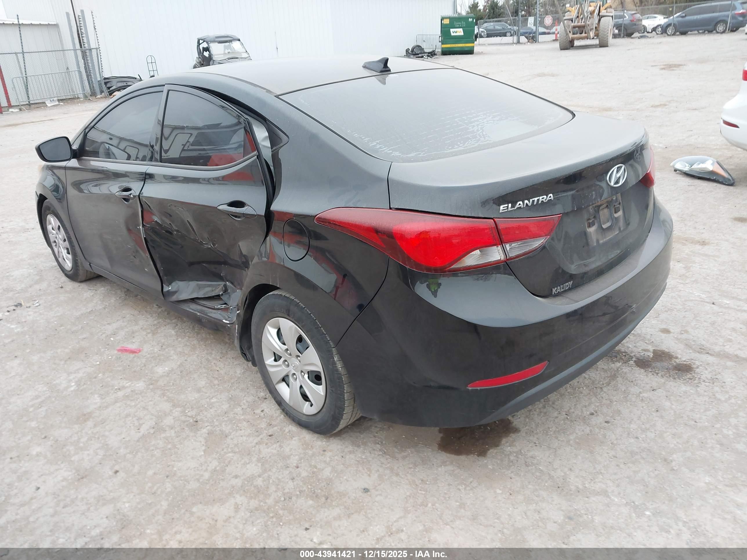 HYUNDAI ELANTRA image 3