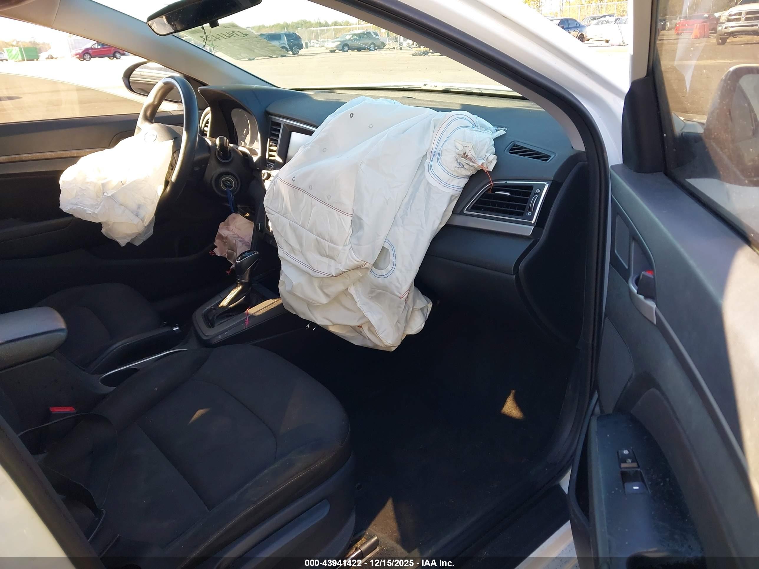 HYUNDAI ELANTRA image 5