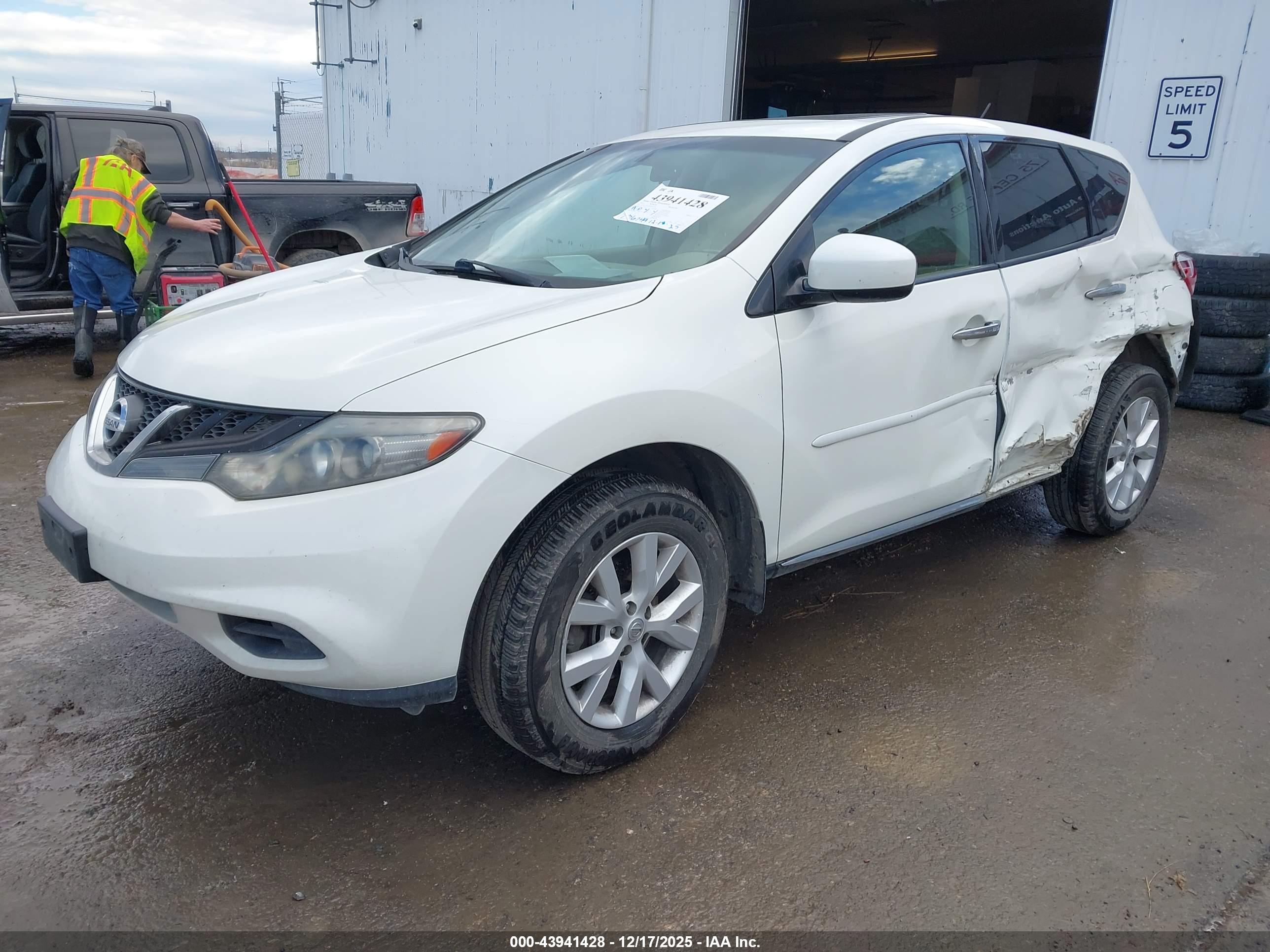 NISSAN MURANO image 2