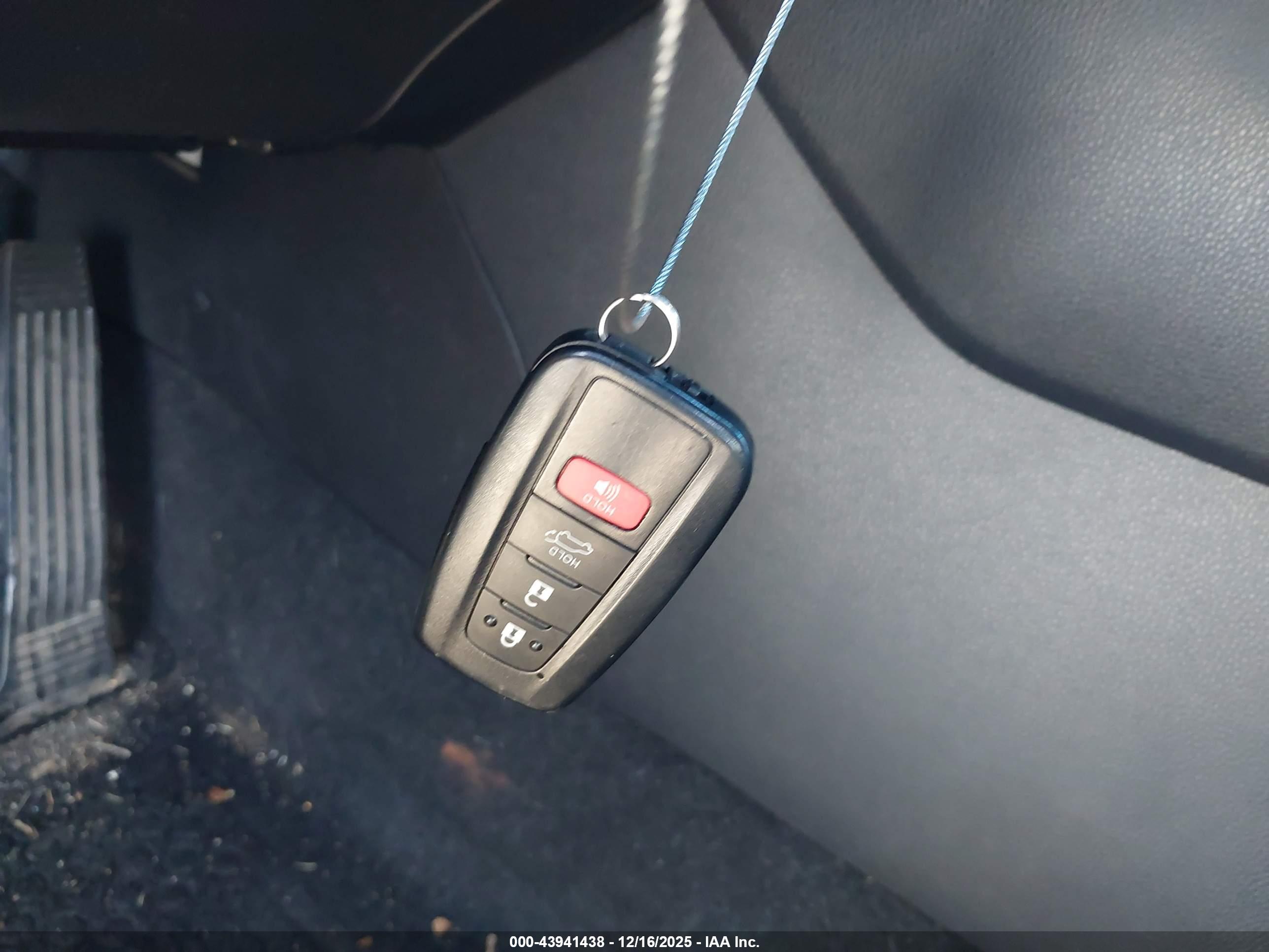 TOYOTA RAV4 image 11