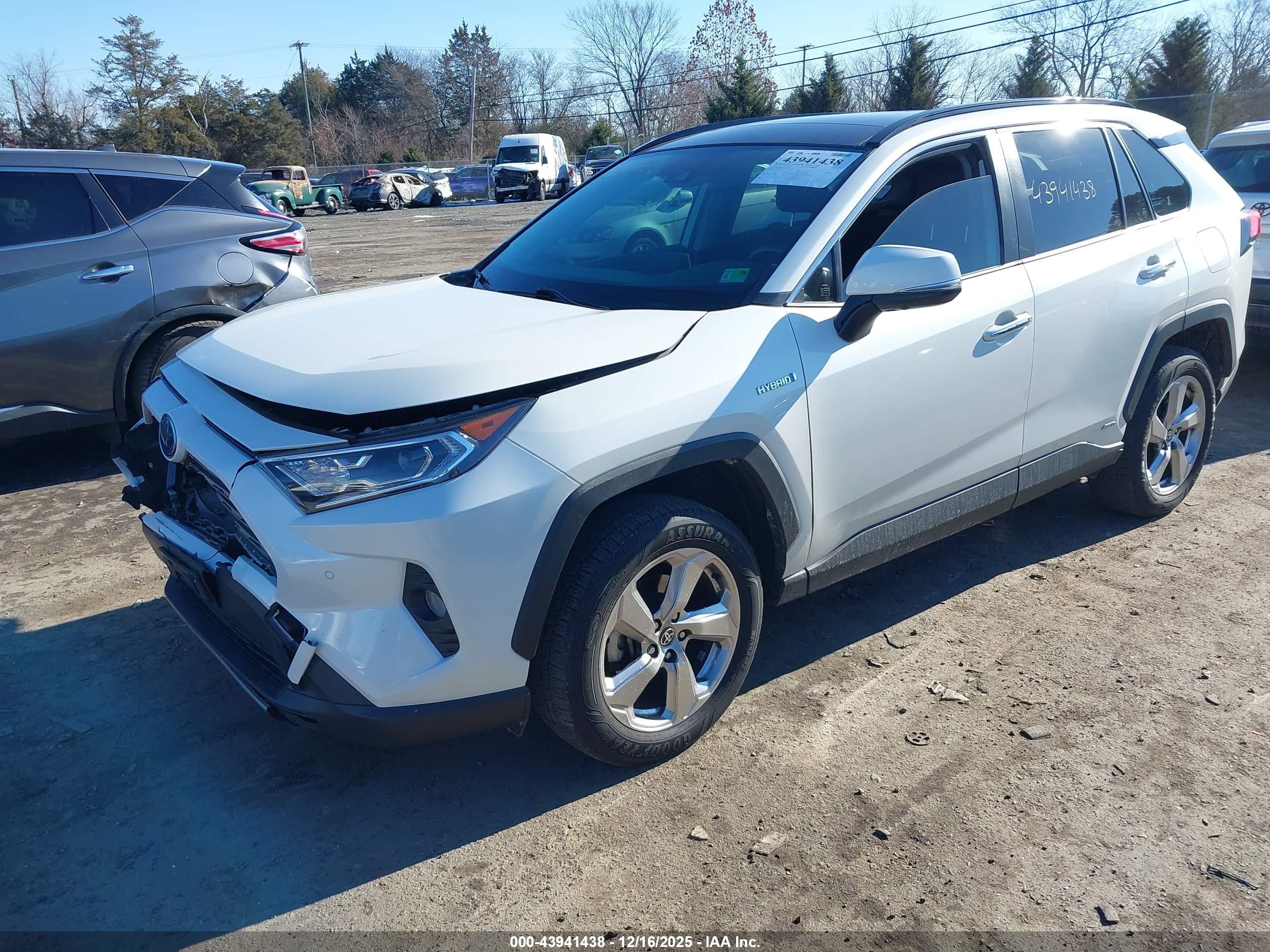TOYOTA RAV4 image 2