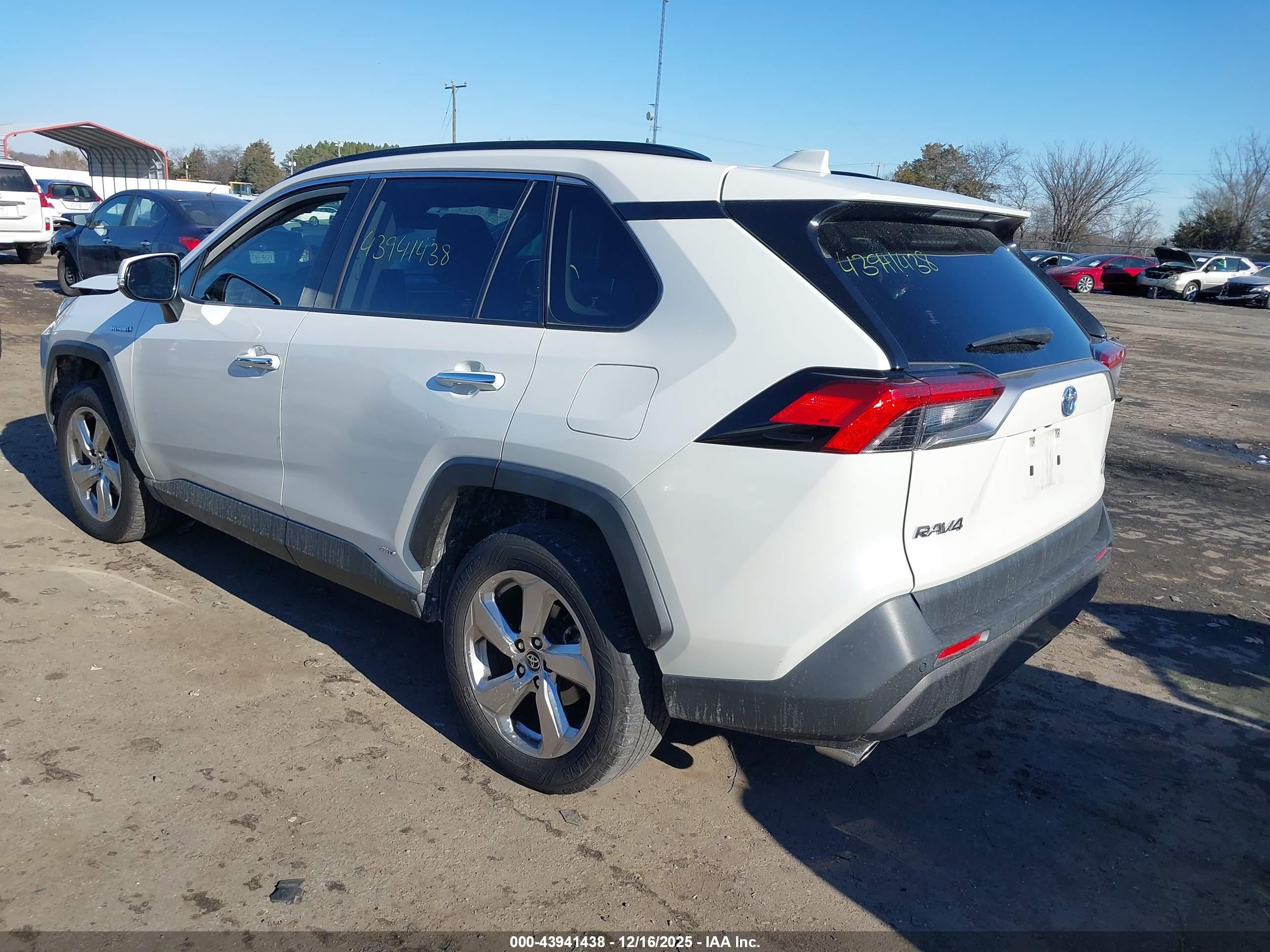 TOYOTA RAV4 image 3