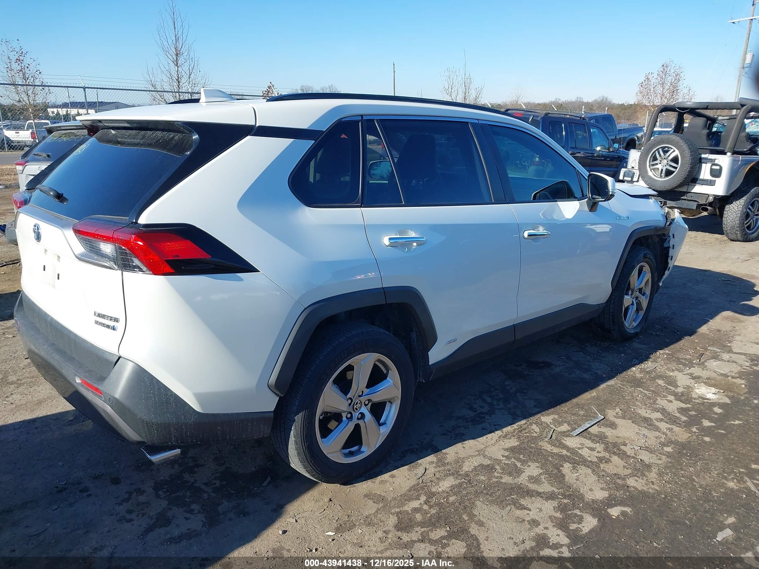 TOYOTA RAV4 image 4