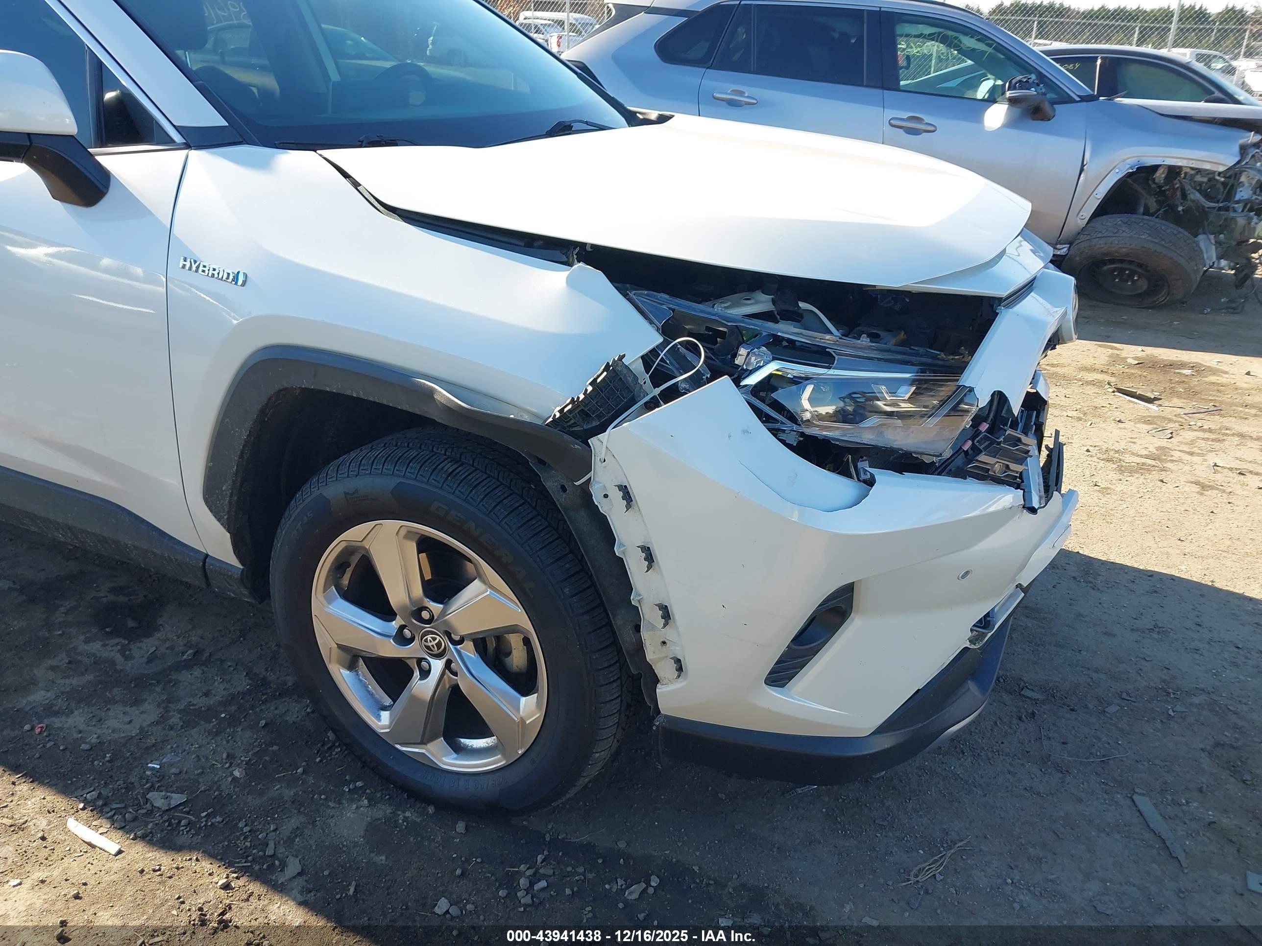 TOYOTA RAV4 image 6